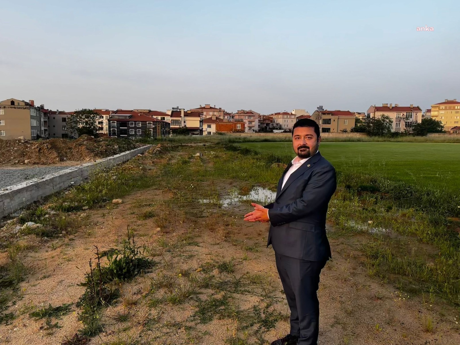 Ahmet Baran Yazgan'dan Ergene Şehir Stadı'nın 3,5 yıldır yapılmamasına tepki: "Ancak beton döktüler, ortada halen bir stat yok. Böyle olur iktidarın stadı"
