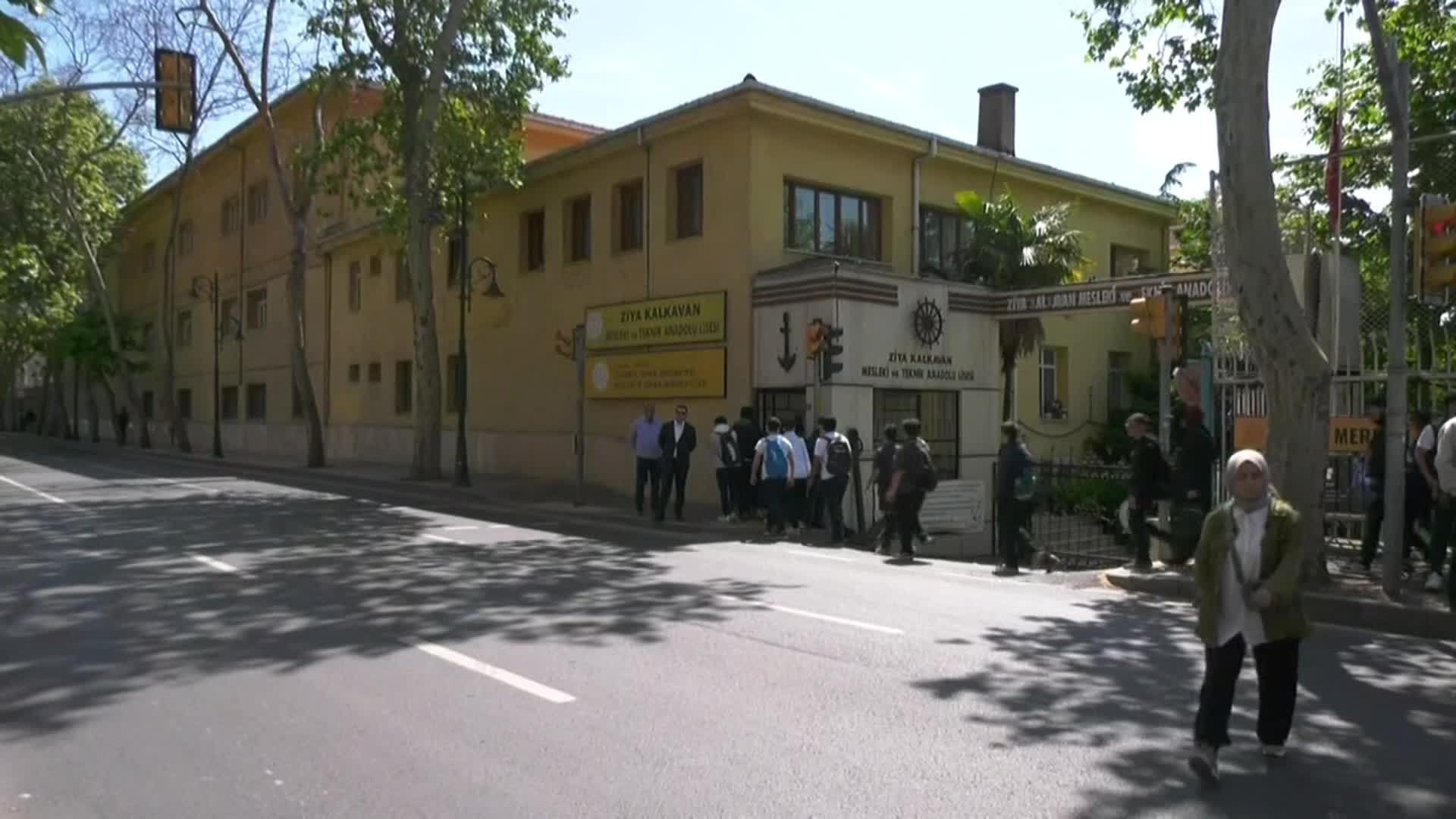 İTÜ MTAL velilerinden okulun kapatılma kararına tepki: "Bu yanlıştan bir an evvel dönülsün"