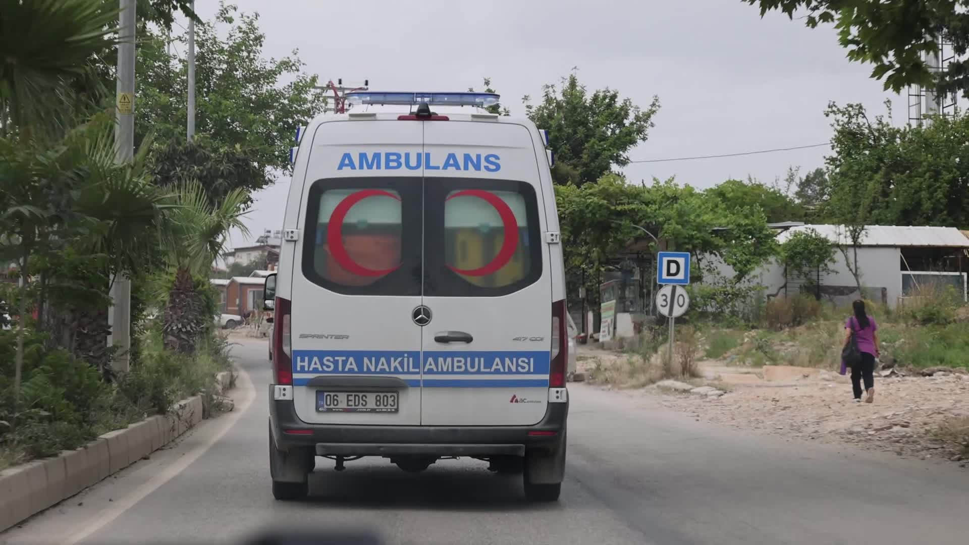 Hatay Büyükşehir Belediyesi'nin hasta nakil hizmeti devam ediyor