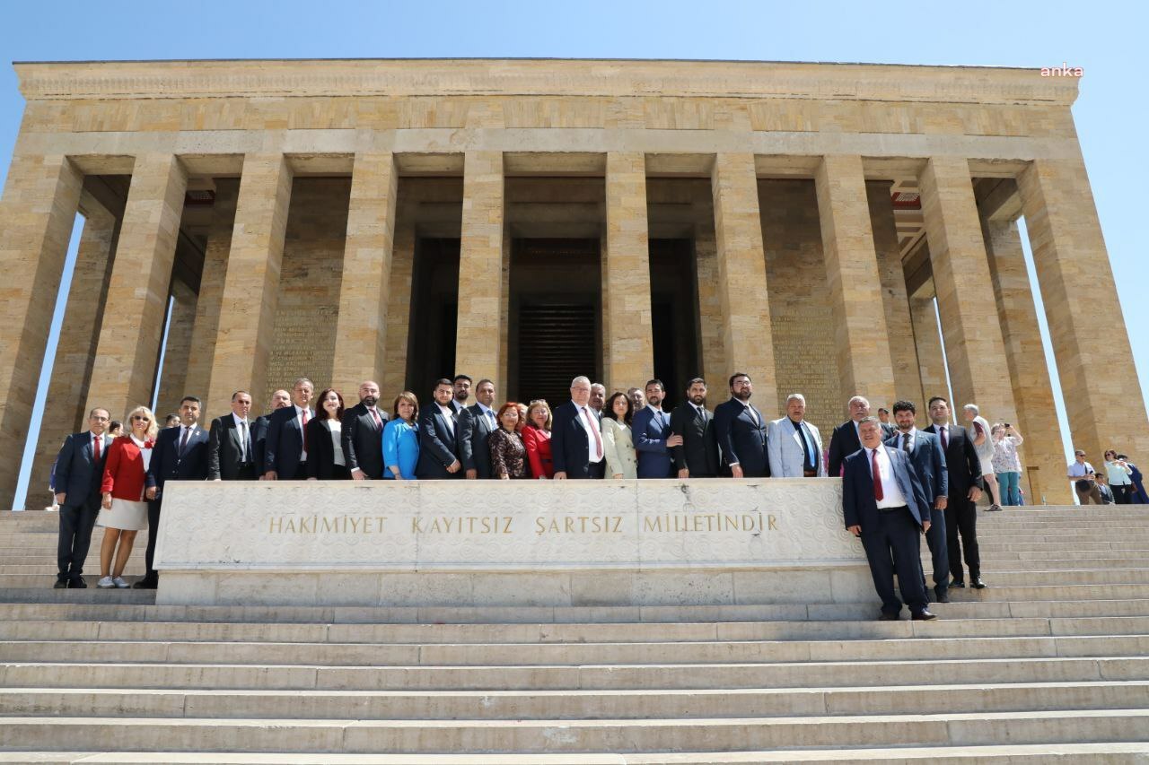 Edremit Belediye Başkanı Ertaş, Anıtkabir'i ziyaret etti