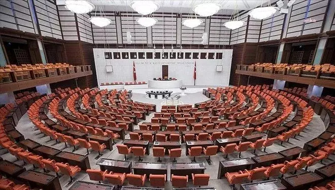 TBMM Genel Kurulu'nda, AKP ve CHP milletvekilleri arasında polis intiharları tartışması yaşandı