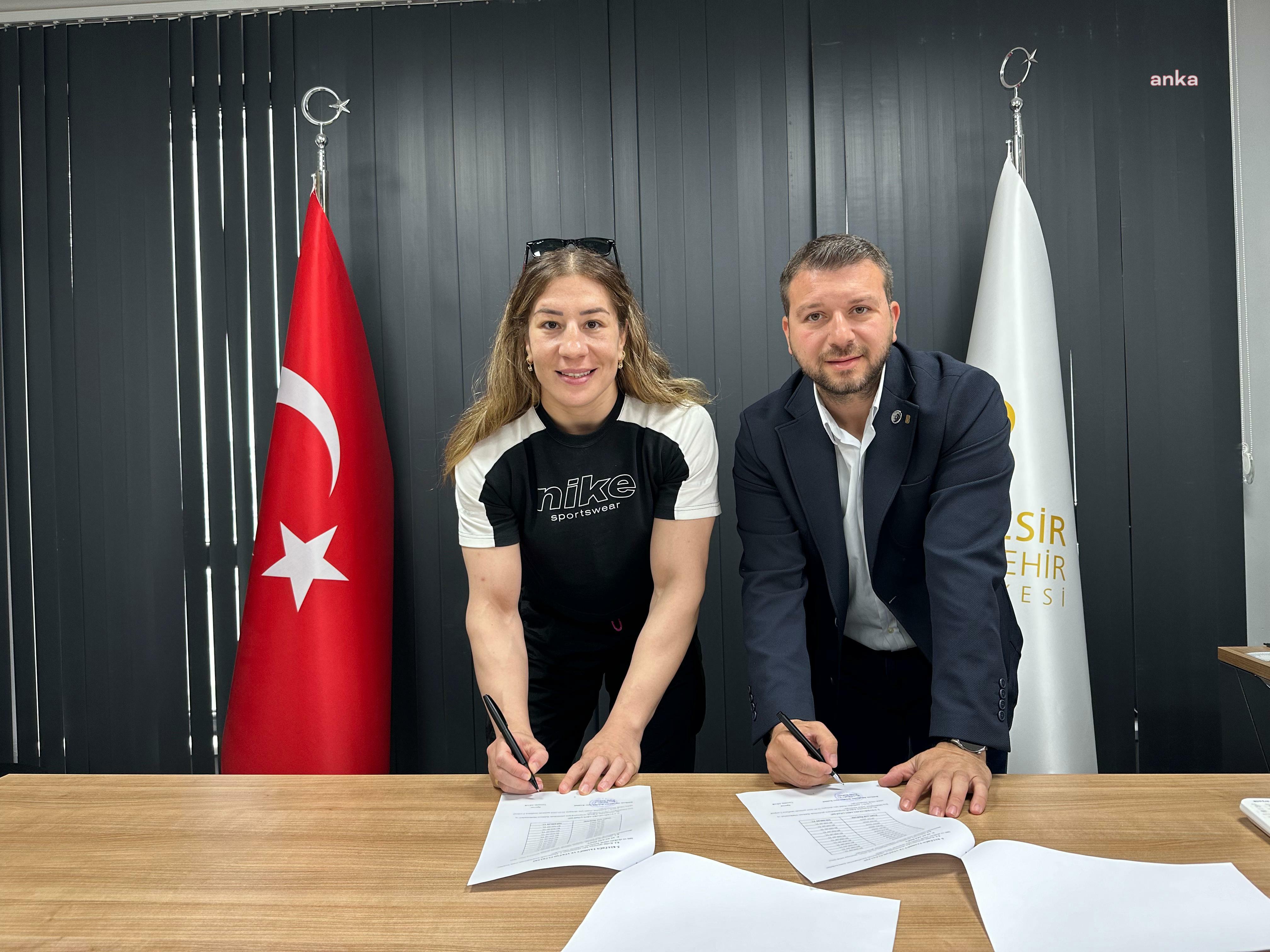 Balıkesir Büyükşehir Belediyespor'un kadrosuna katılan milli sporcu Yasemin Adar Yiğit, Paris’te Türkiye’yi temsil edecek