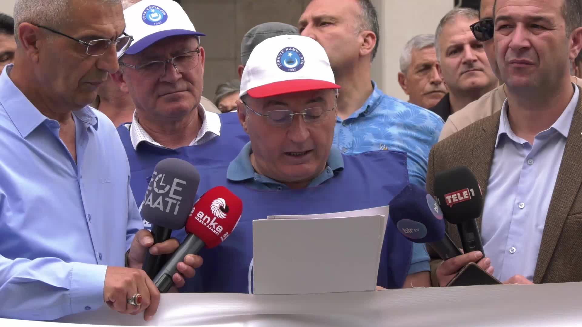 İzmir'de memurlardan "kamuda tasarrufa" tepki: "Alın terinin karşılığından tasarruf olmaz"