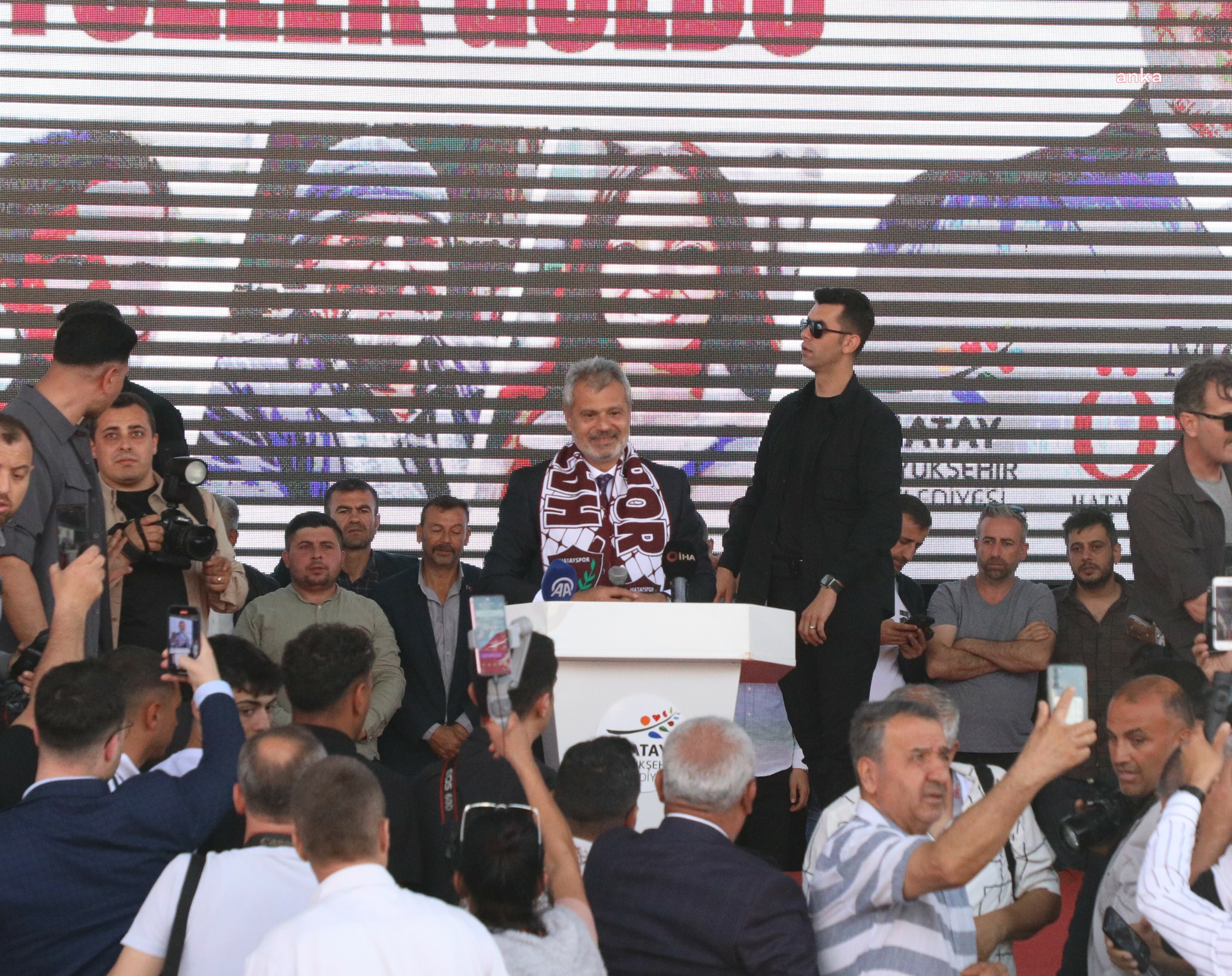 Hatay Büyükşehir Belediye Başkanı Öntürk, Hatayspor futbolcularının galibiyet primini 400 bin TL'ye çıkardıklarını duyurdu