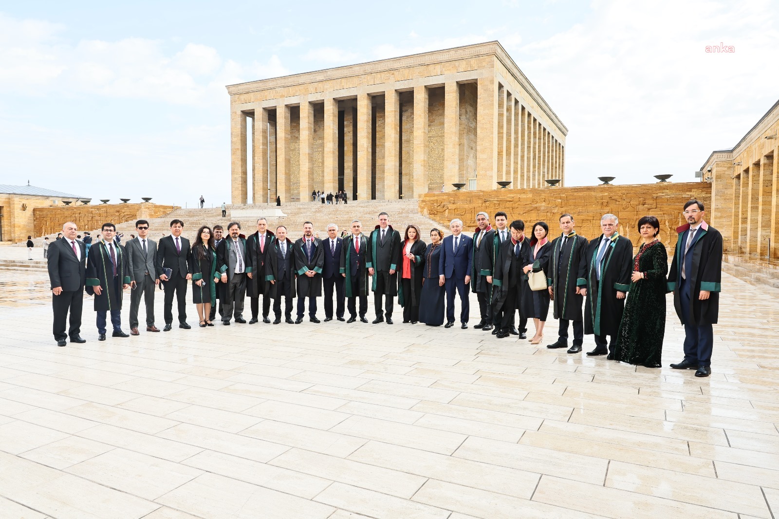 Türk Dünyası Barolar Birliği Toplantısı katılımcıları Anıtkabir’i ziyaret etti