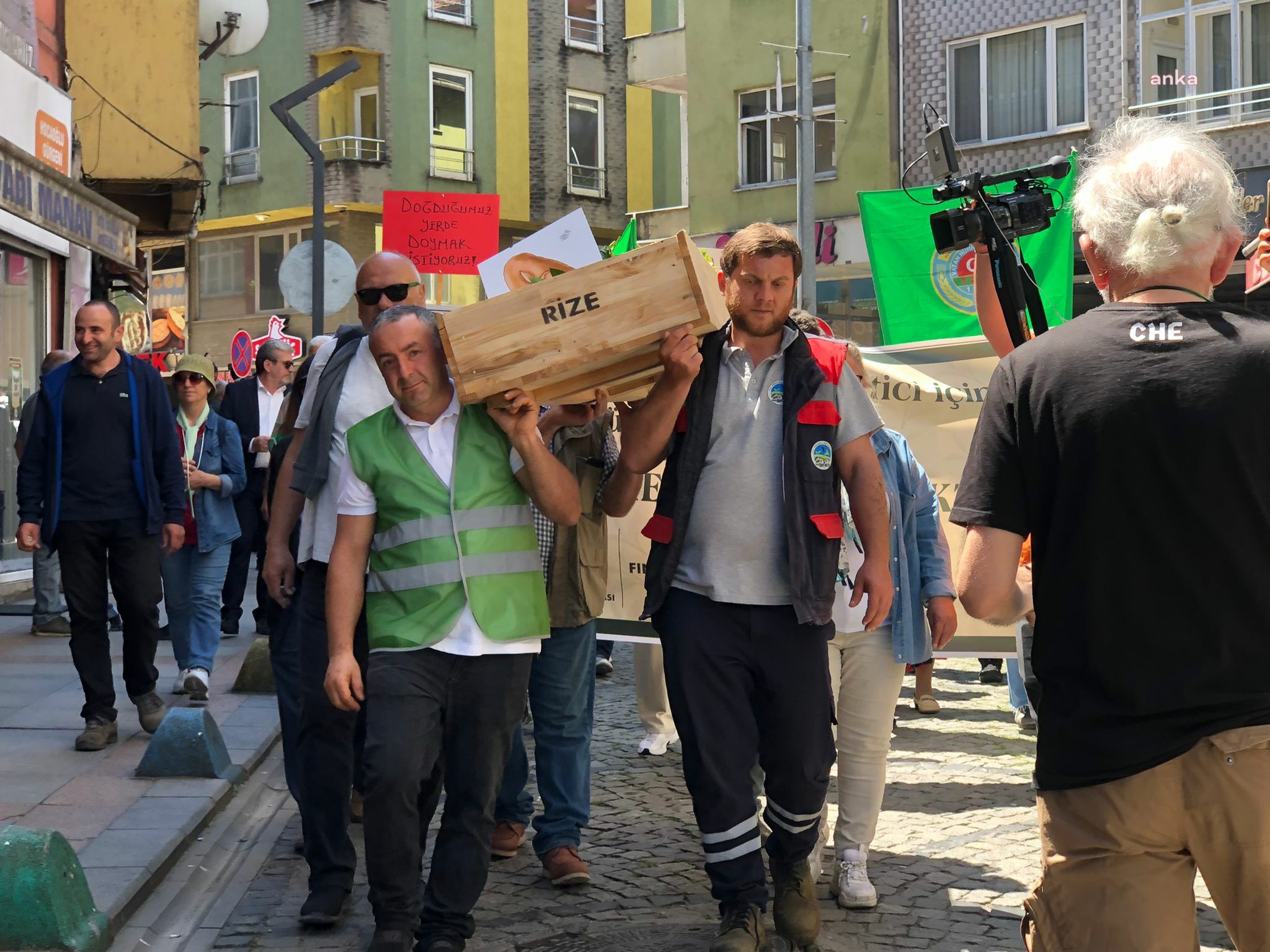 Rize'de ''Büyük Çay Yürüyüşü'' yapıldı, esnaf kepenk kapattı