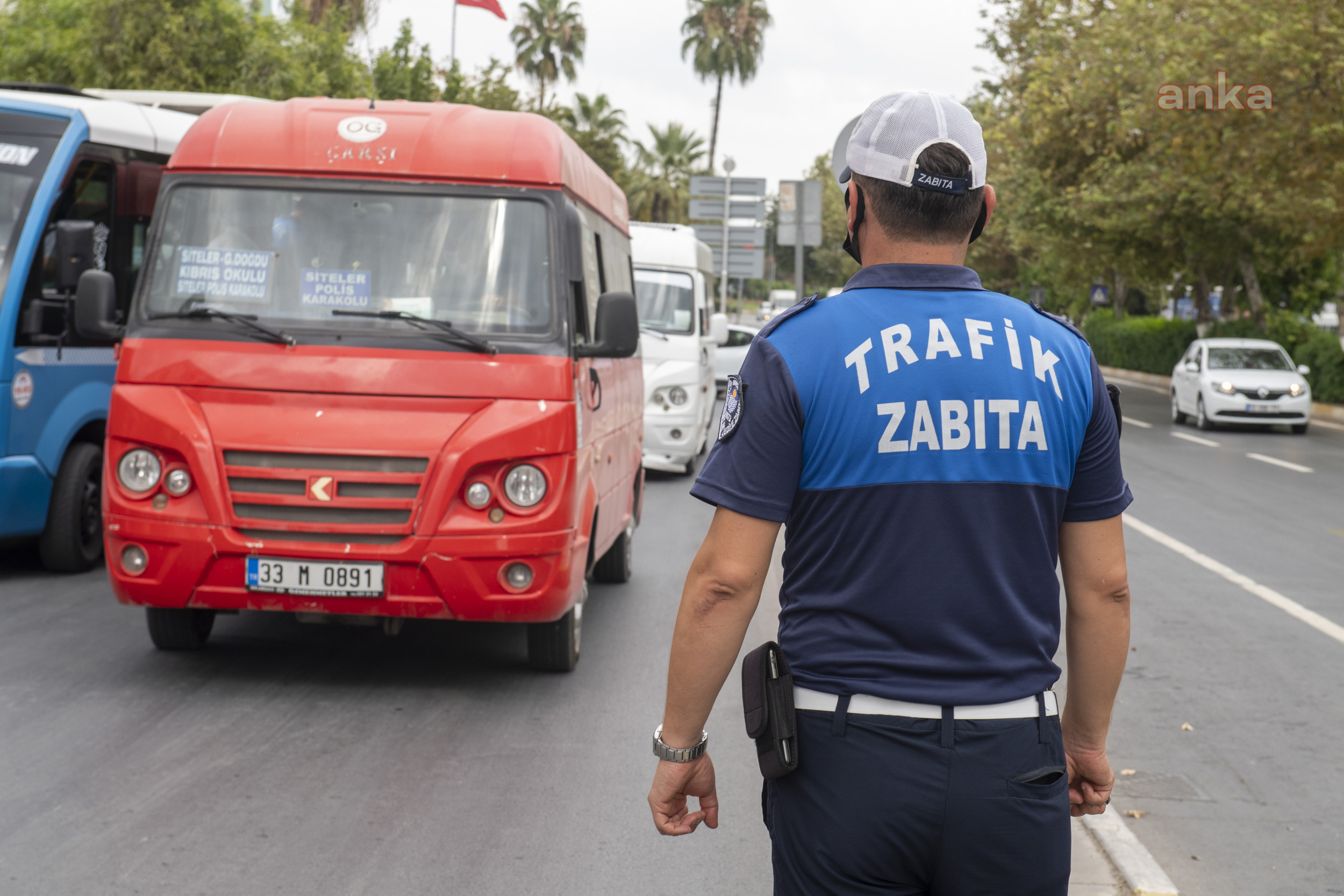 MERSİN BÜYÜKŞEHİR ZABITA EKİPLERİ, MASKE DENETİMLERİNİ SÜRDÜRÜYOR