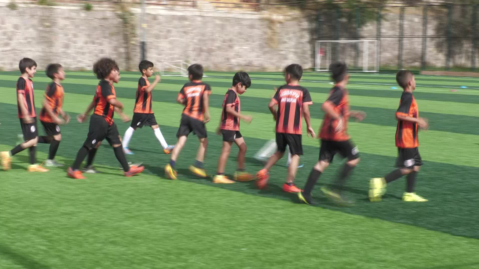 Güzeltepe Spor Kulübü, gençlerin geleceğini inşa ediyor, kötü alışkanlıklardan uzak tutuyor