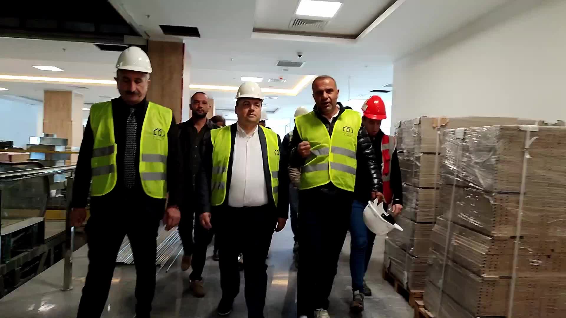 Bursa Ali Osman Sönmez Onkoloji Hastanesi inşaatında çalışan işçiler dört aydır maaş alamıyor