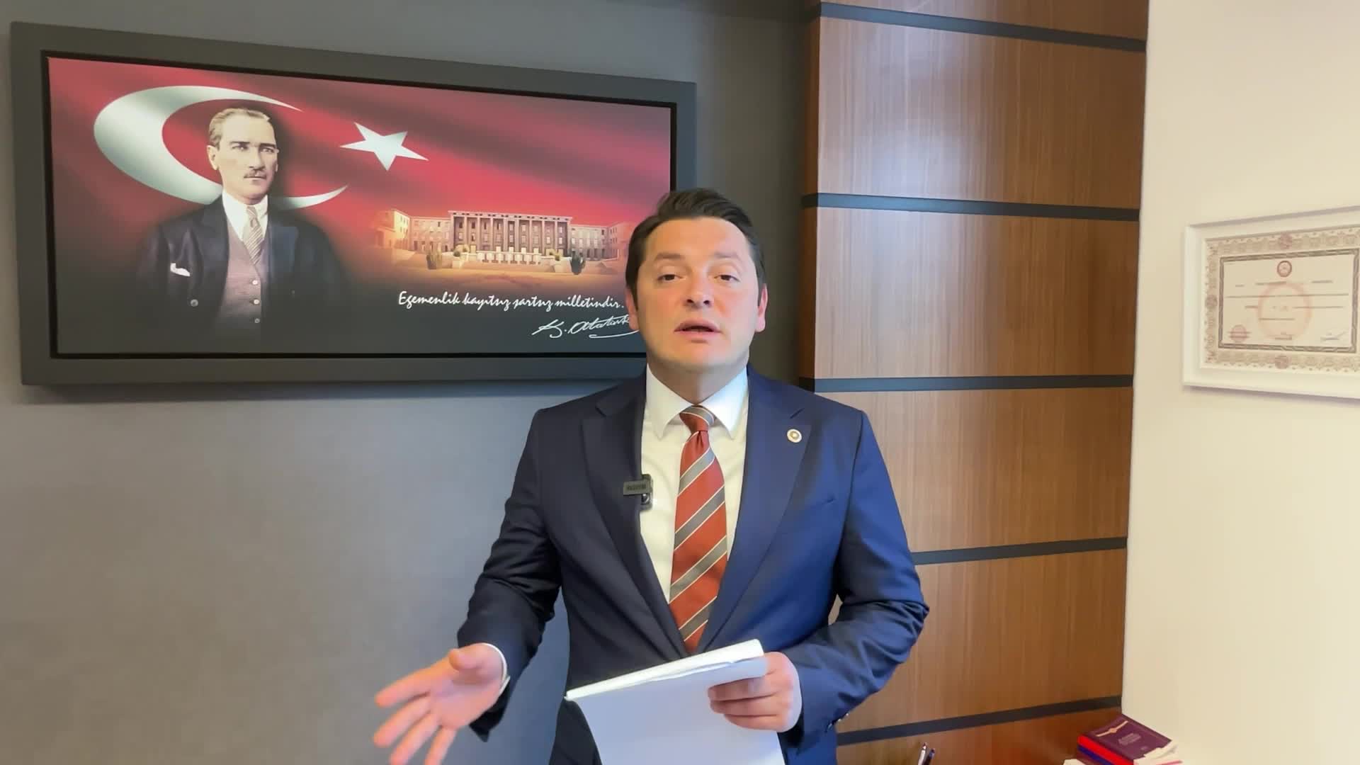 Turan Taşkın Özer: "Halk en çok adalet ve eğitim hizmetlerinden memnuniyetsiz.  Yani ya TÜİK de şaibeli durumda ya da uluslararası kuruluşlar doğruyu söylüyor''