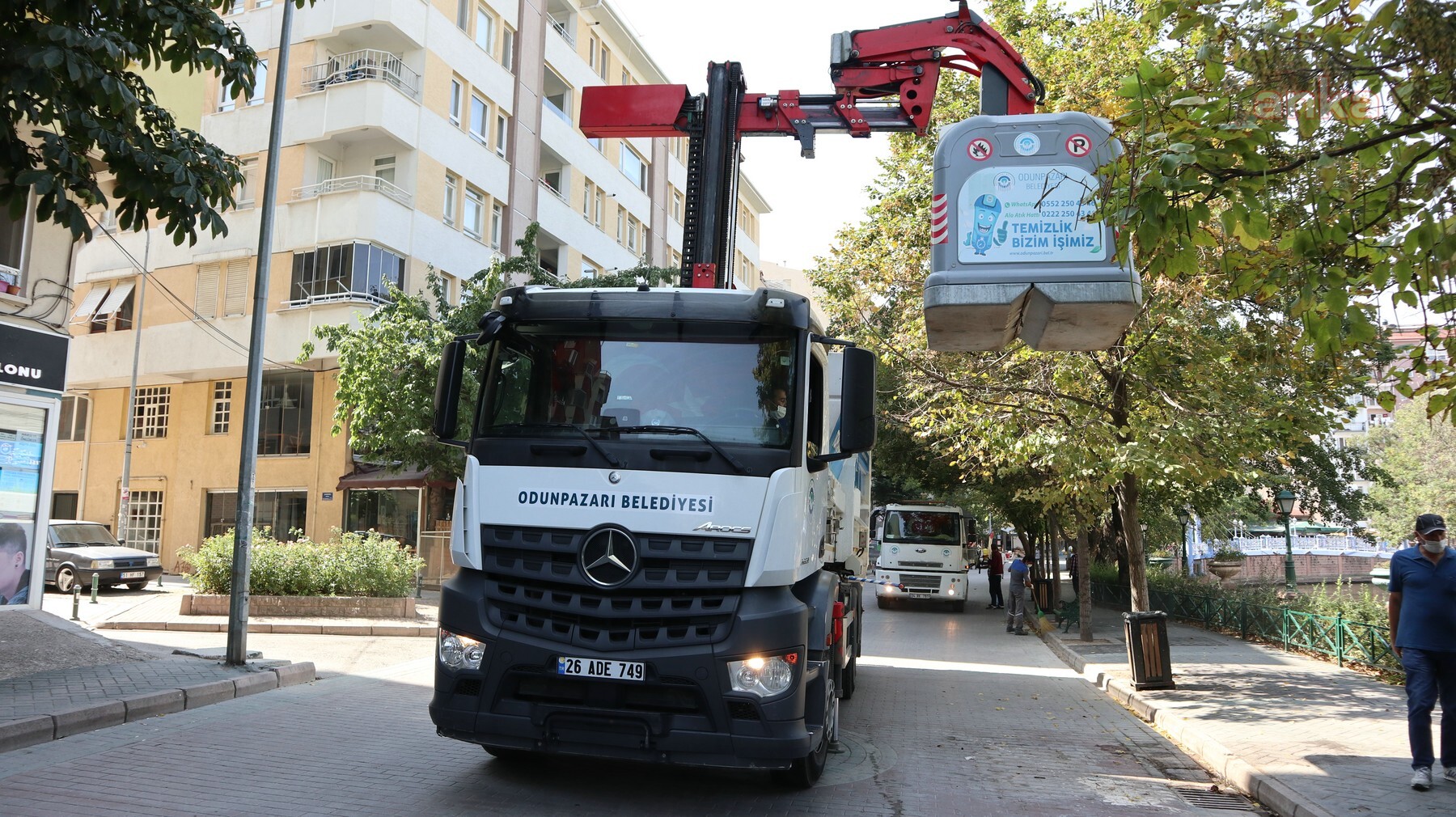 ODUNPAZARI BELEDİYESİ'NDEN MAHALLELERDE DETAYLI TEMİZLİK