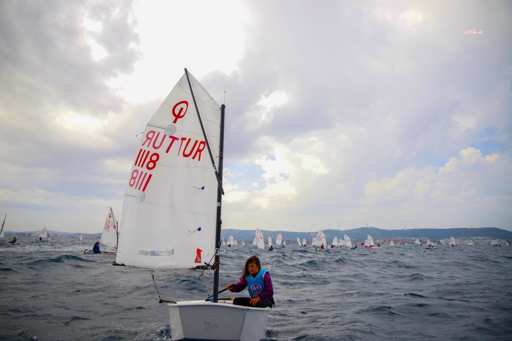Çeşme’de yelken yarışları başladı