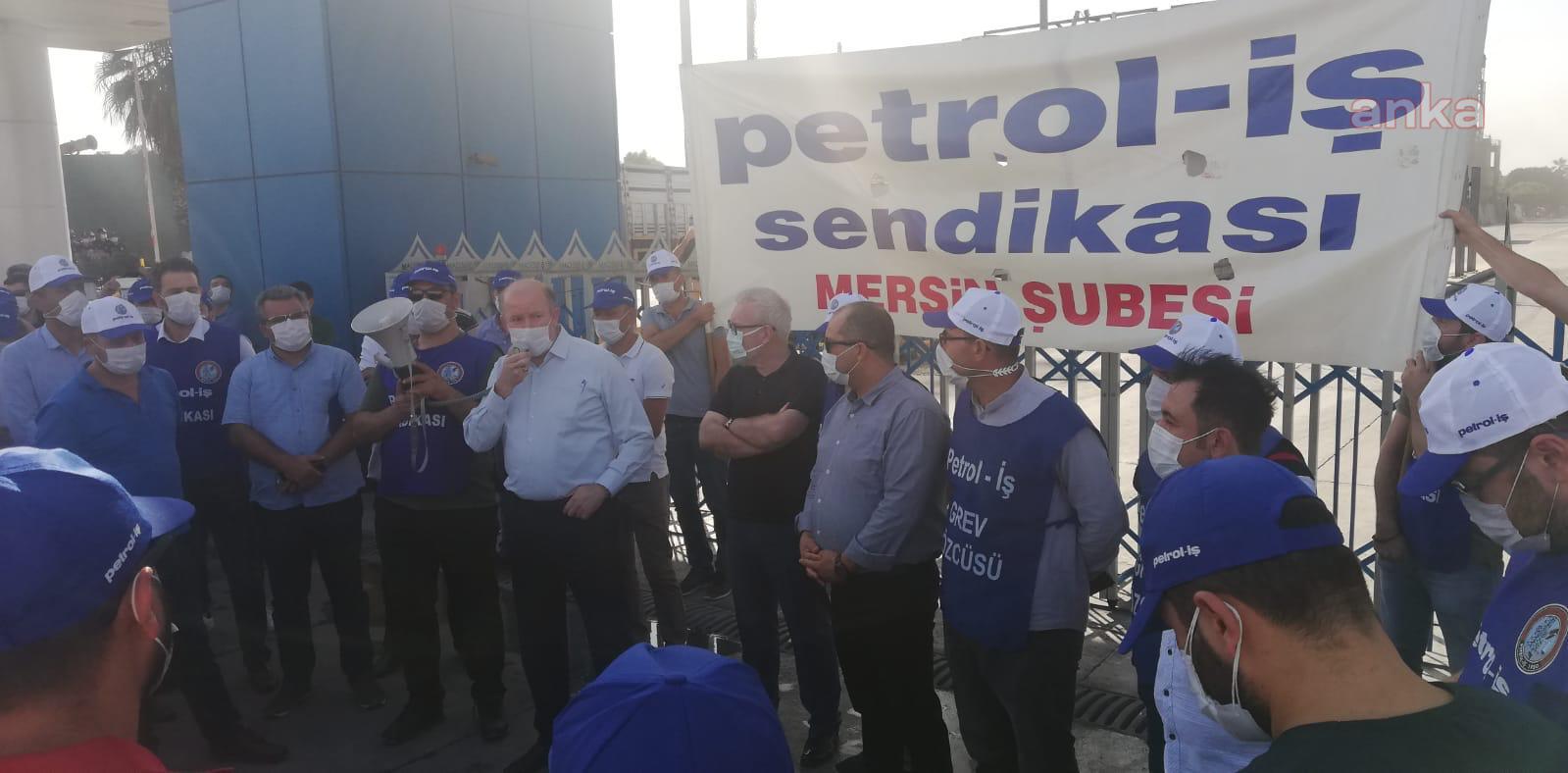 GREVİ ERTELENEN İŞÇİLER FABRİKA ÖNÜNDE EYLEM YAPTI
