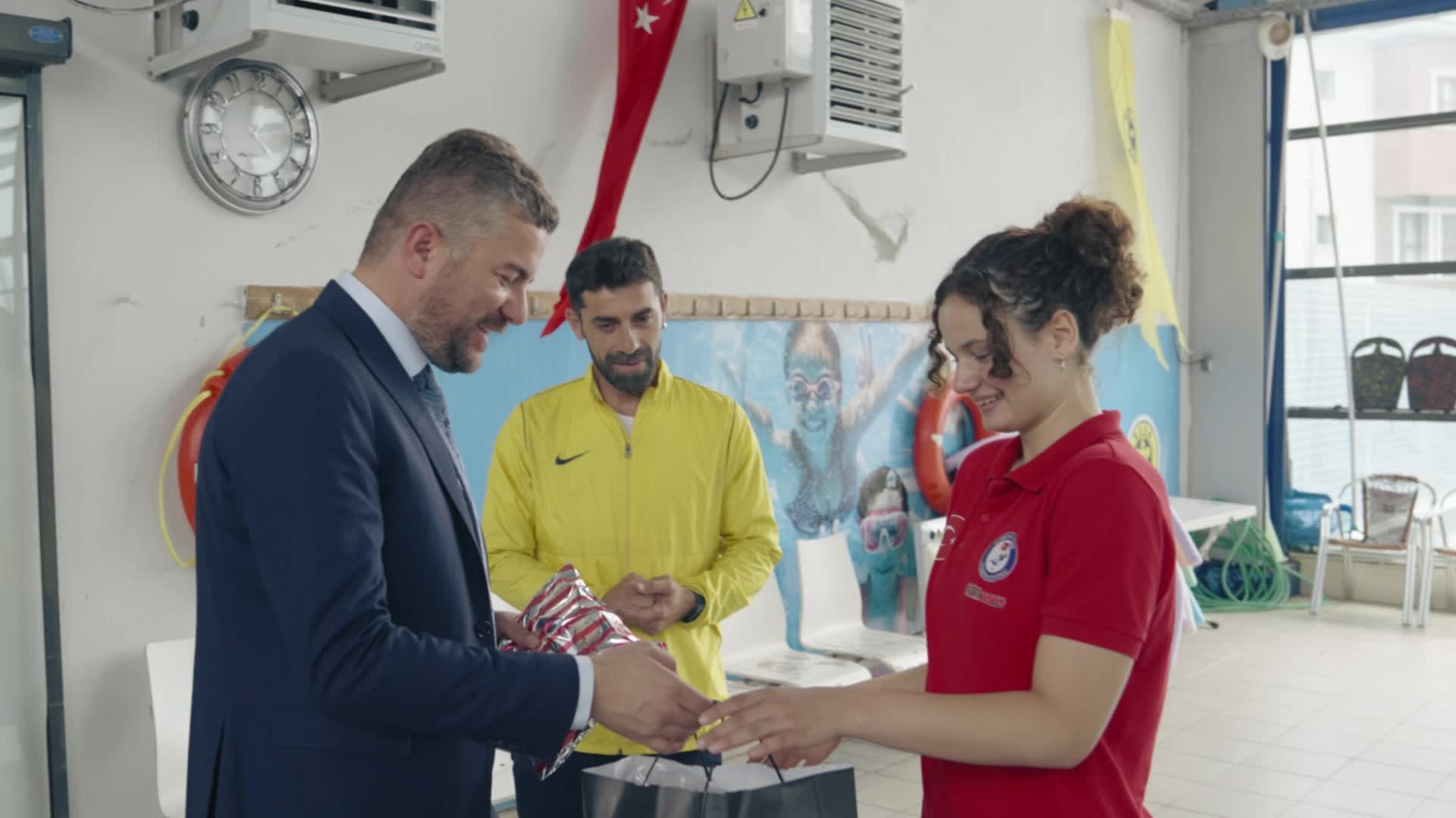 Buca Belediye Başkanı Duman’dan milli yüzücü Irmak Yeşilçavdar'a destek