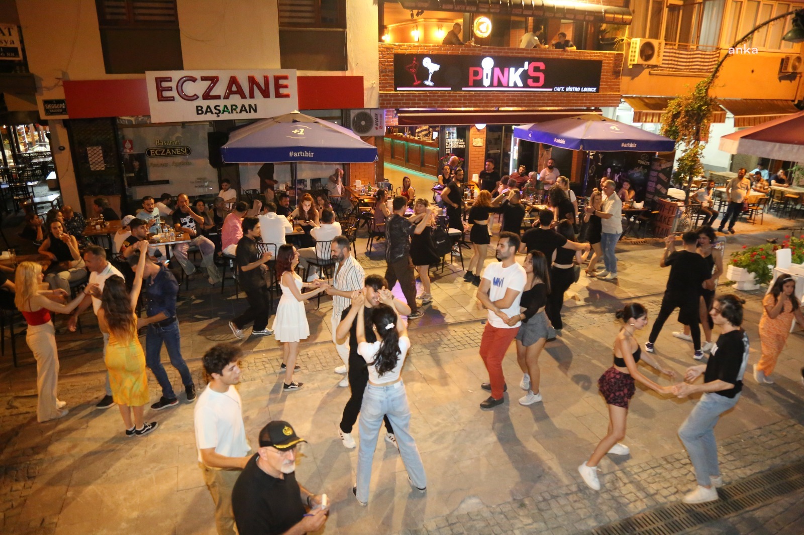 Efes Selçuk'ta Ata Meydanı'nda Latin Dansları Gecesi