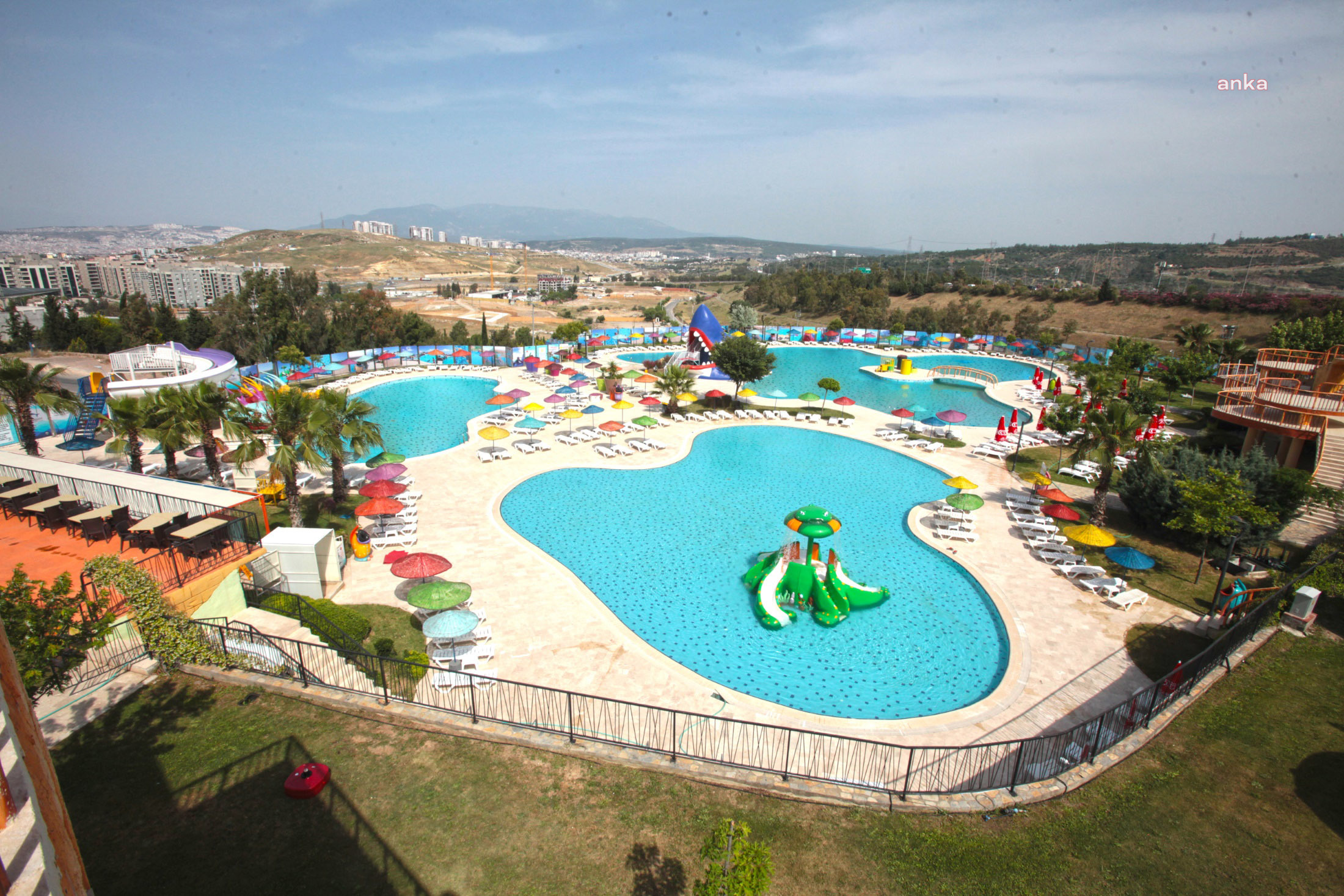 Karabağlar’da Aqua Yaşam yüzme havuzu açıldı