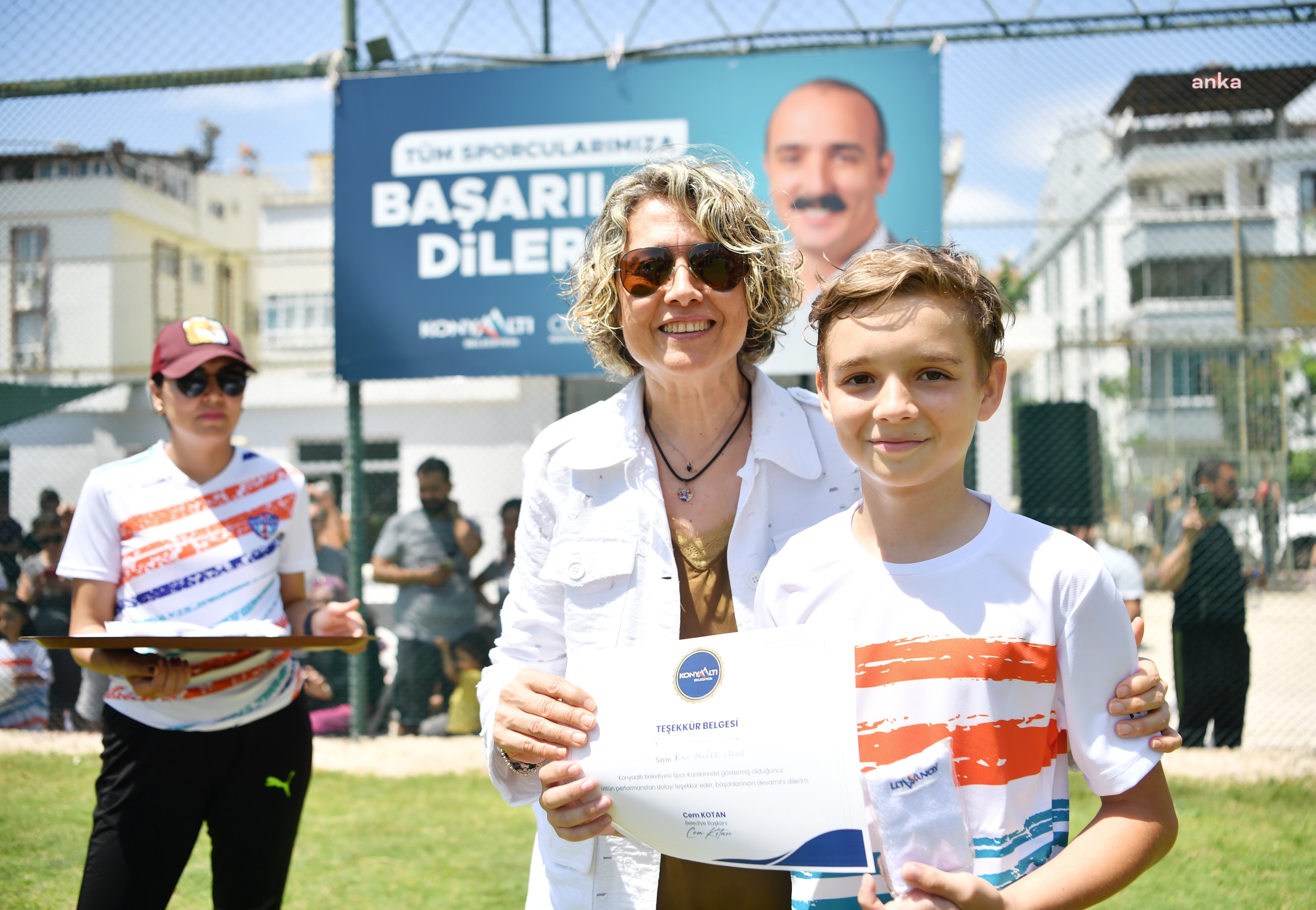 Konyaaltı’nın sporcuları sertifikalarını aldı