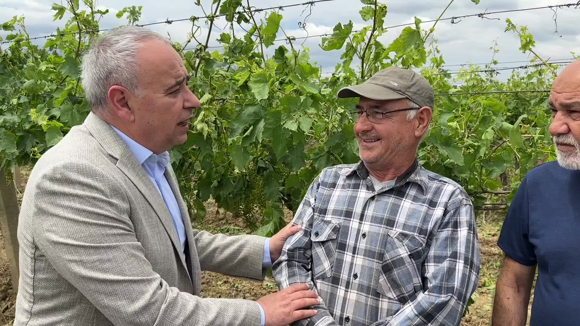 Manisalı çiftçi: “60 yaşına geldik borçtan kurtulamadık, öbür tarafa borçlu gideceğiz”