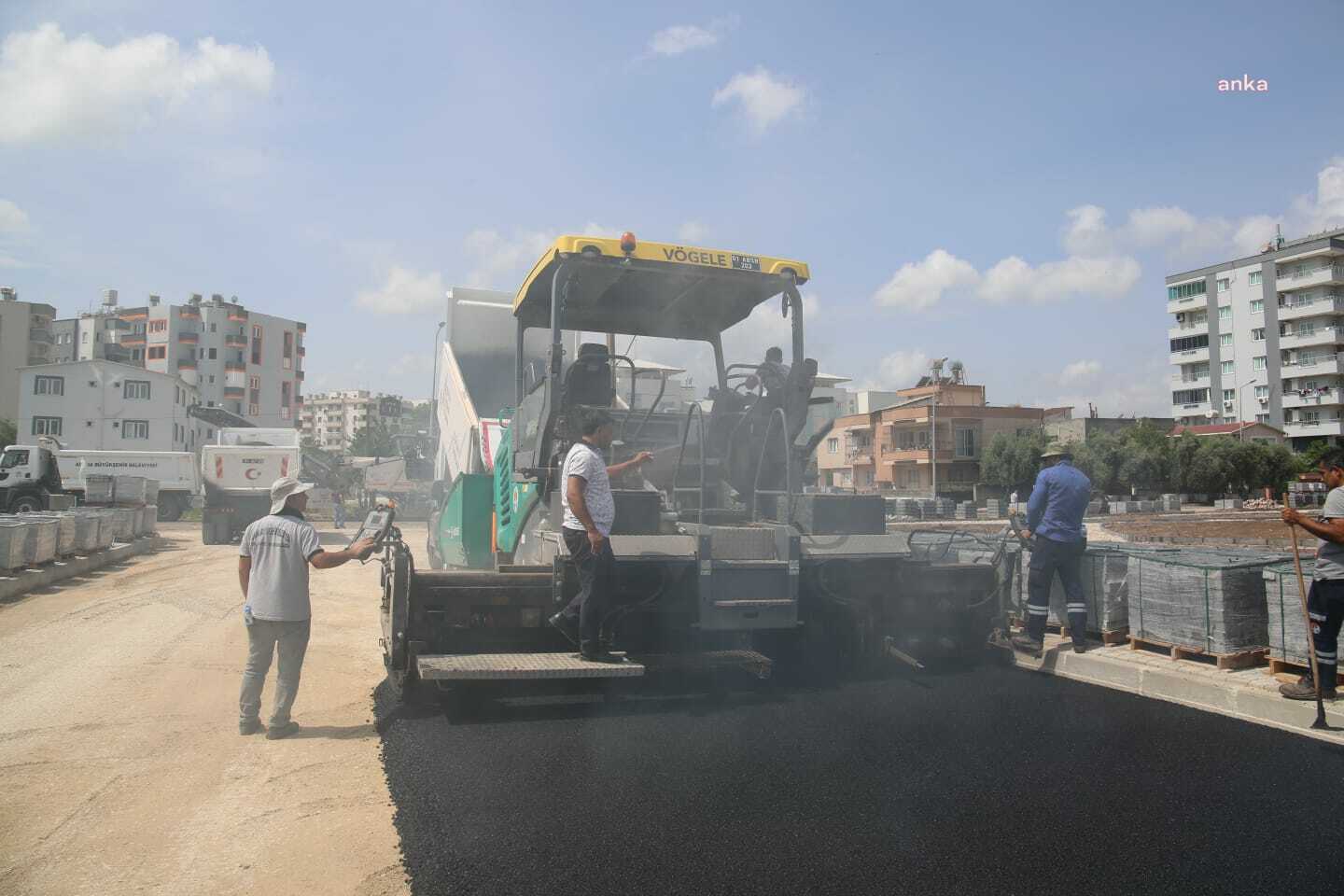 Ceyhan Belediyesi, yol çalışmalarını sürdürüyor