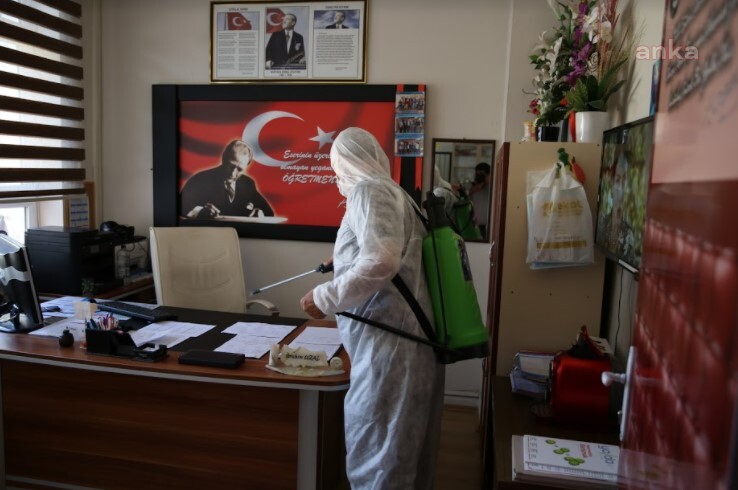 AYDIN BÜYÜKŞEHİR BELEDİYESİ, EFELER'DE OKULLARI DEZENFEKTE EDİYOR