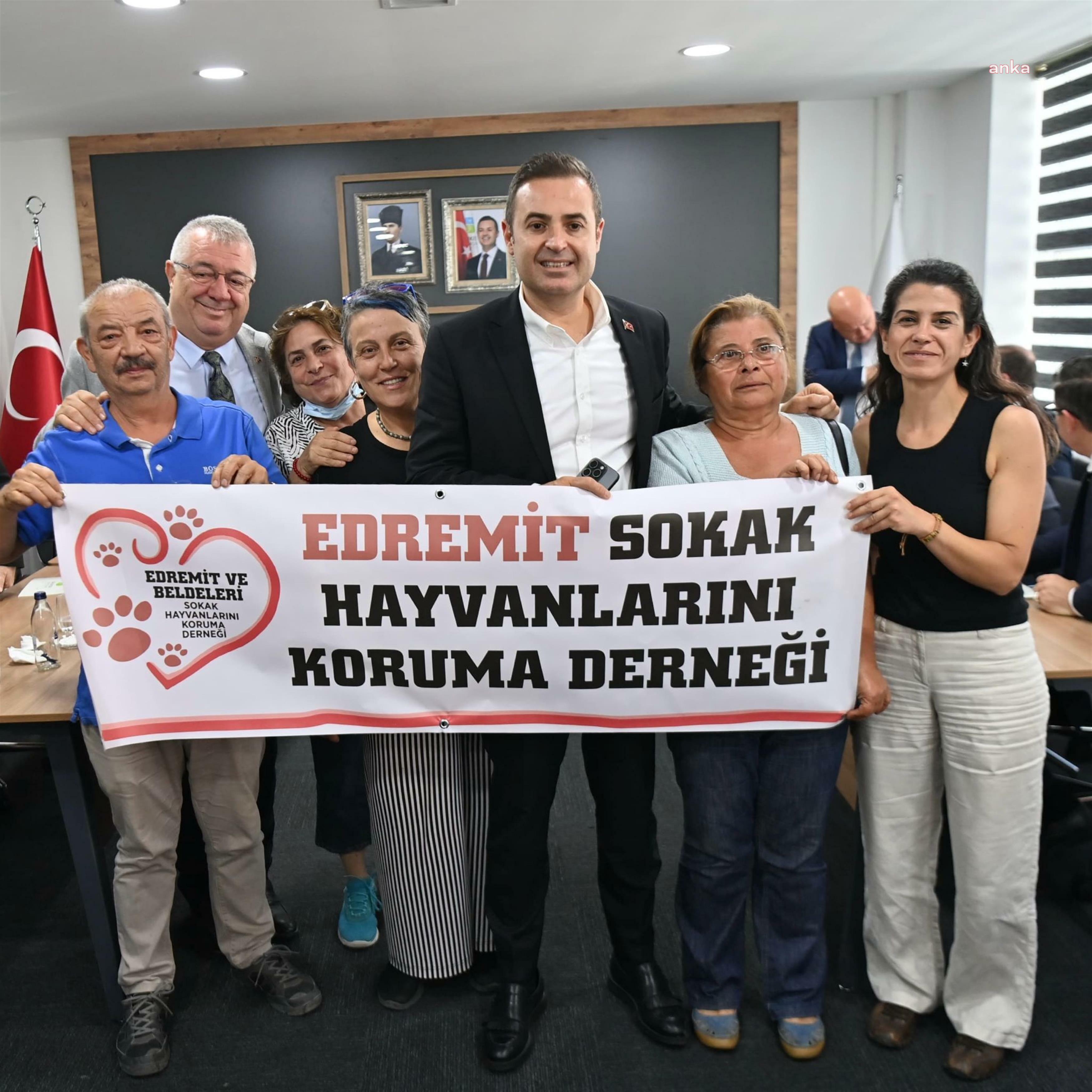 Balıkesir Büyükşehir Belediye Başkanı Akın, Edremitlilerle buluştu