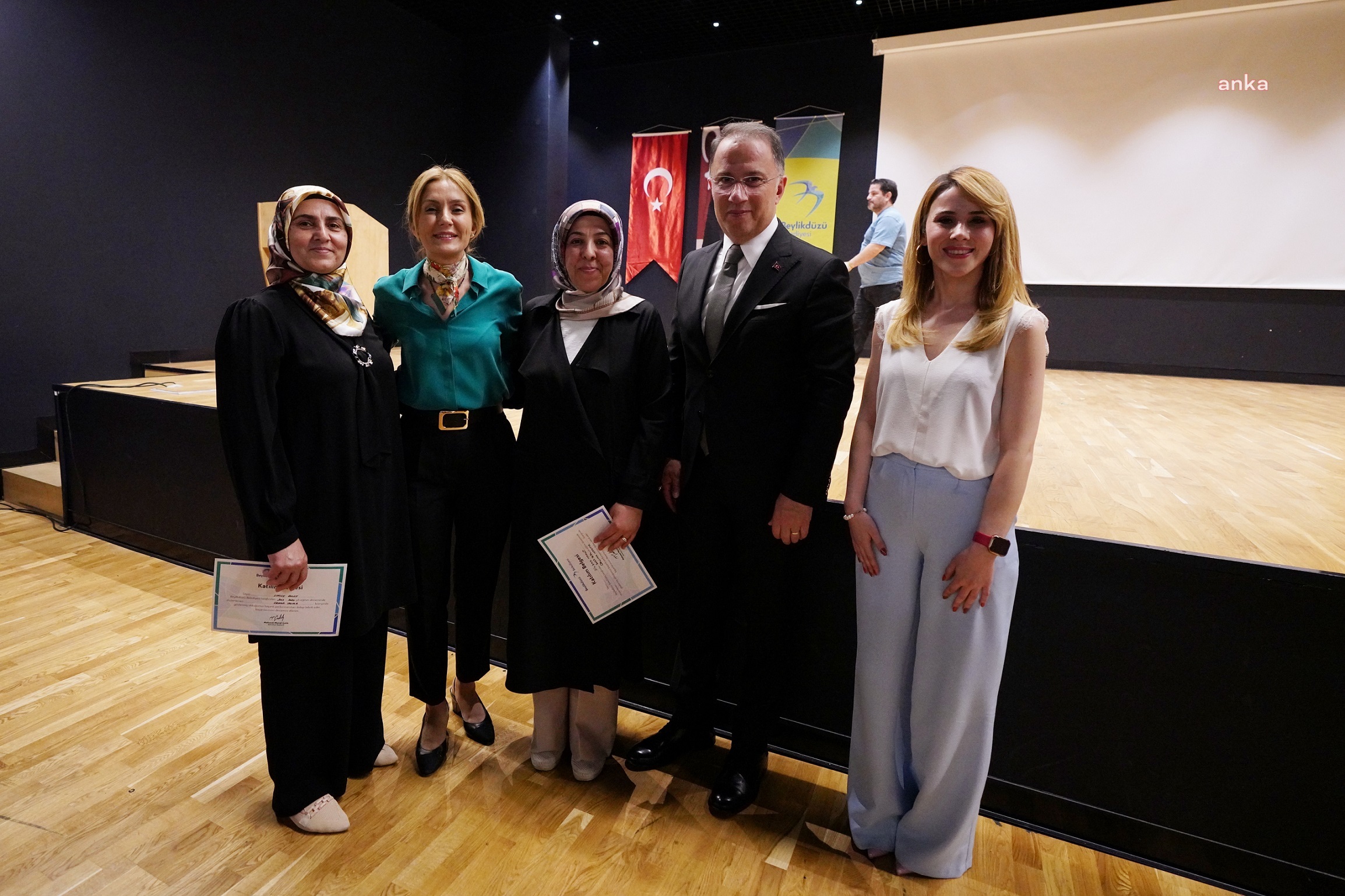 Beylikdüzü Belediyesi’nin Okuma Yazma Kursu yeni mezunlarını verdi