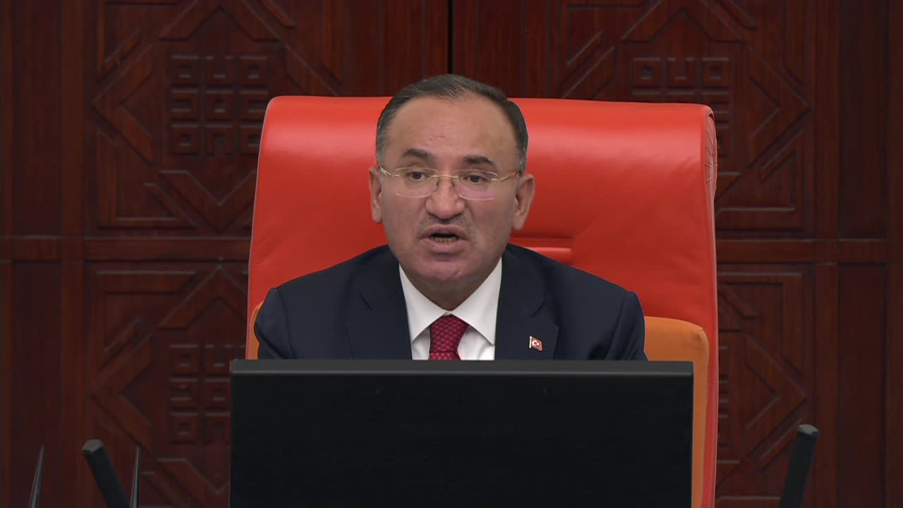 Oğuz Kaan Salıcı: “Dışişlerine TÜGVA, TÜRGEV, Ensar muamelesi yapmayın”