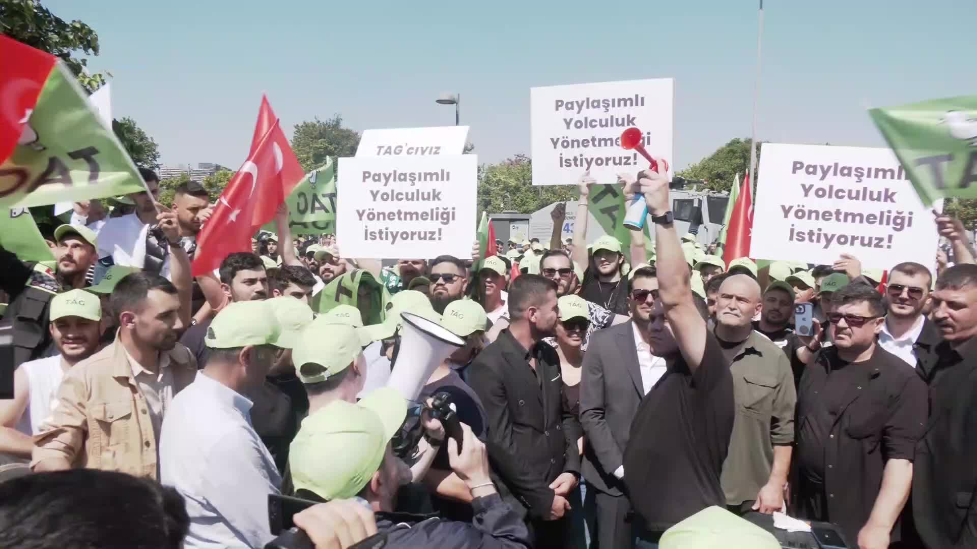 Martı TAG kullanıcılarından UKOME önünde yönetmelik eylemi