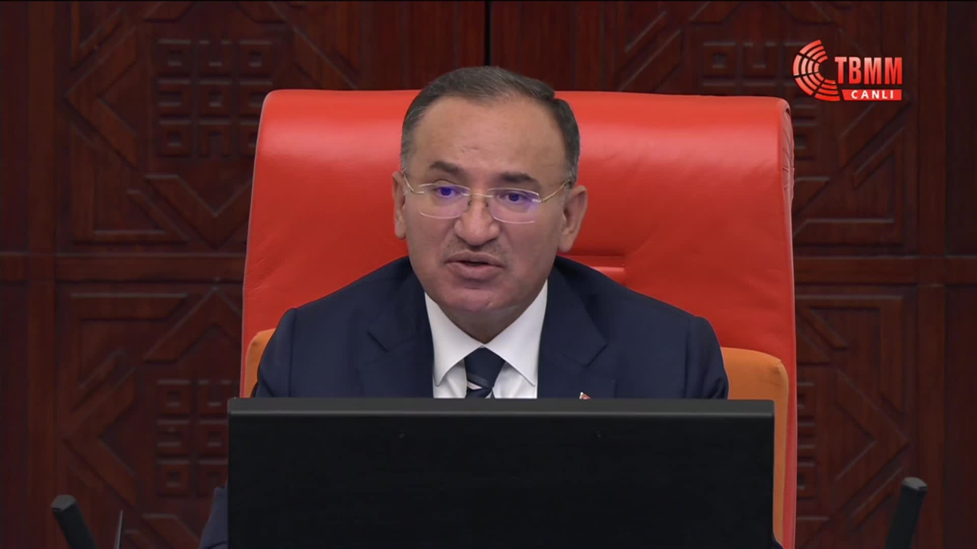 CHP Grup Başkanvekili Gökhan Günaydın: "Suriye'de kelle kesmiş adamların kaçı Türkiye'de elini kollunu sallayarak geziyor"