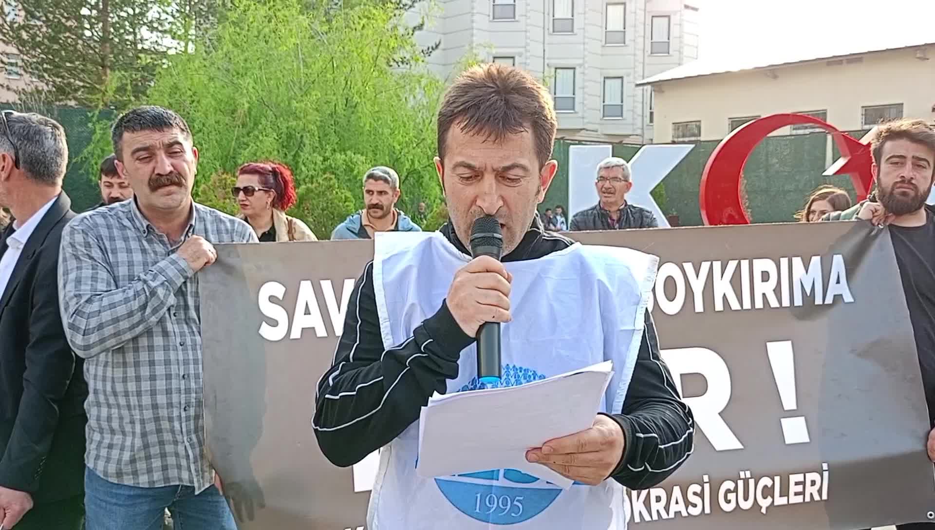 Kars Emek ve Demokrasi Platformu Filistin için oturma eylemi yaptı