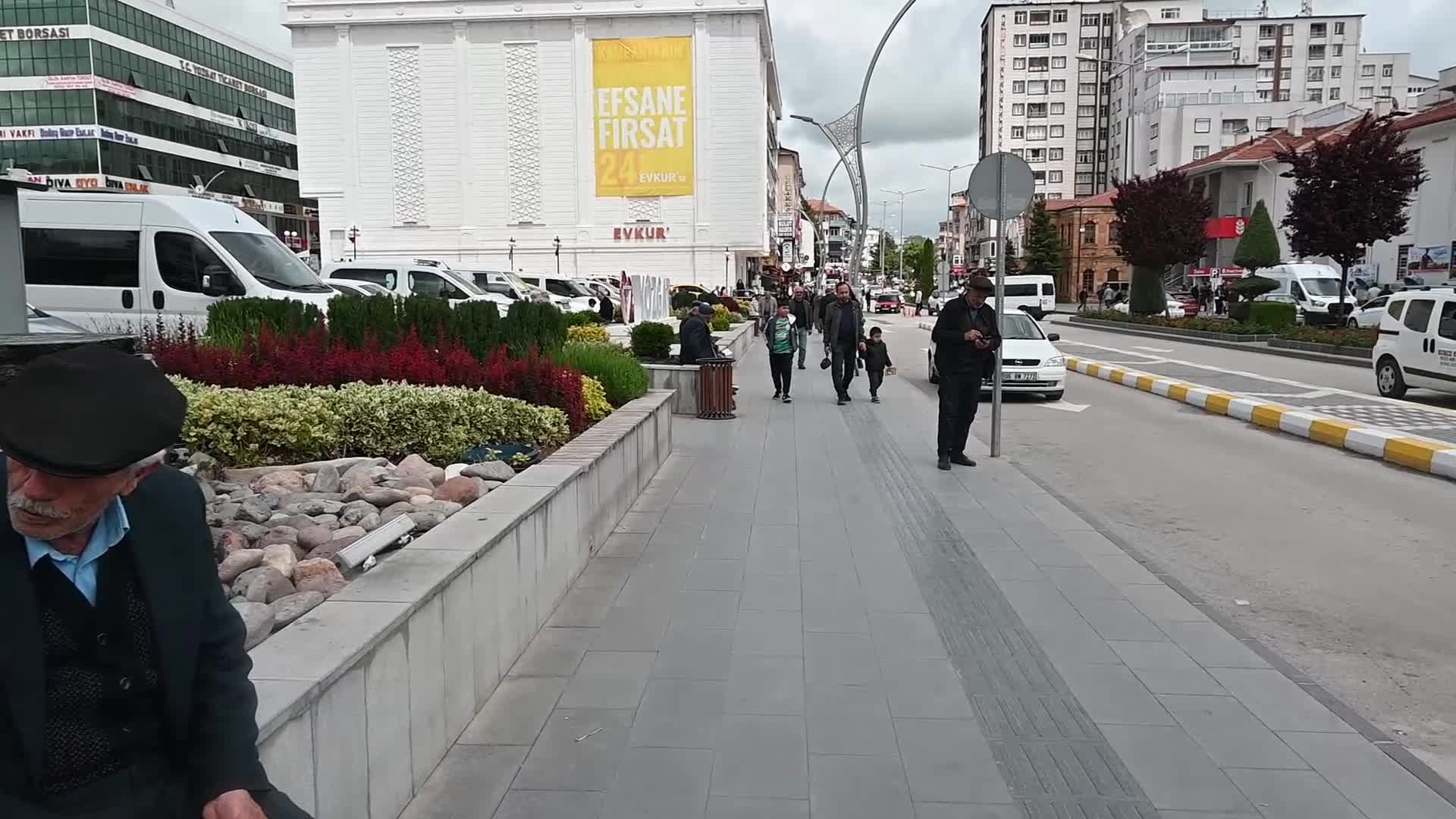 Psikiyatri Uzmanı Yalvaç: "Mevsim değişiklikleri duygu durumda dengesizliklere sebep olabilmekte"