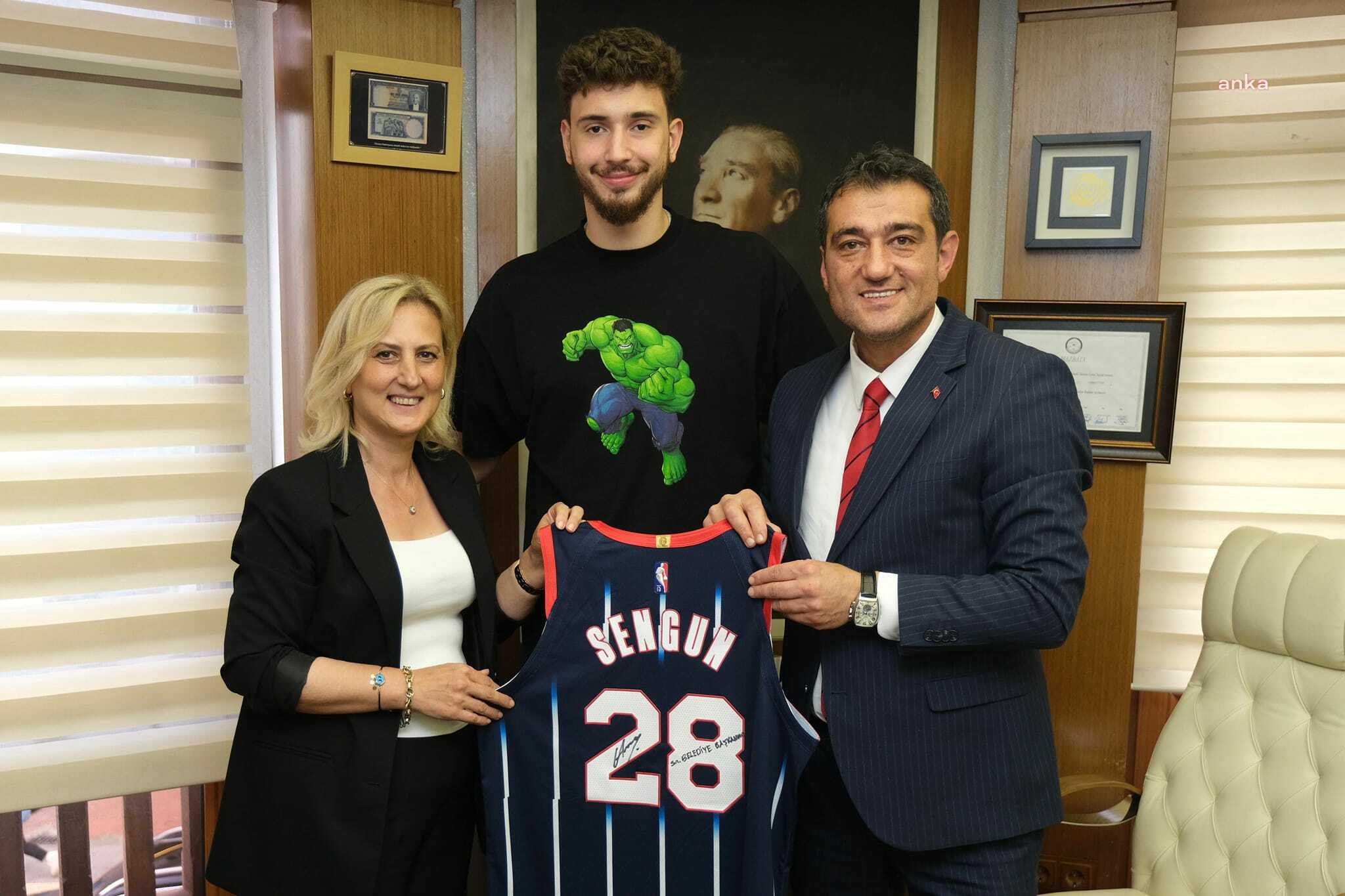 NBA'de Houston Rockets forması giyen Alperen Şengün, Giresun Belediye Başkanı Köse'yi ziyaret etti