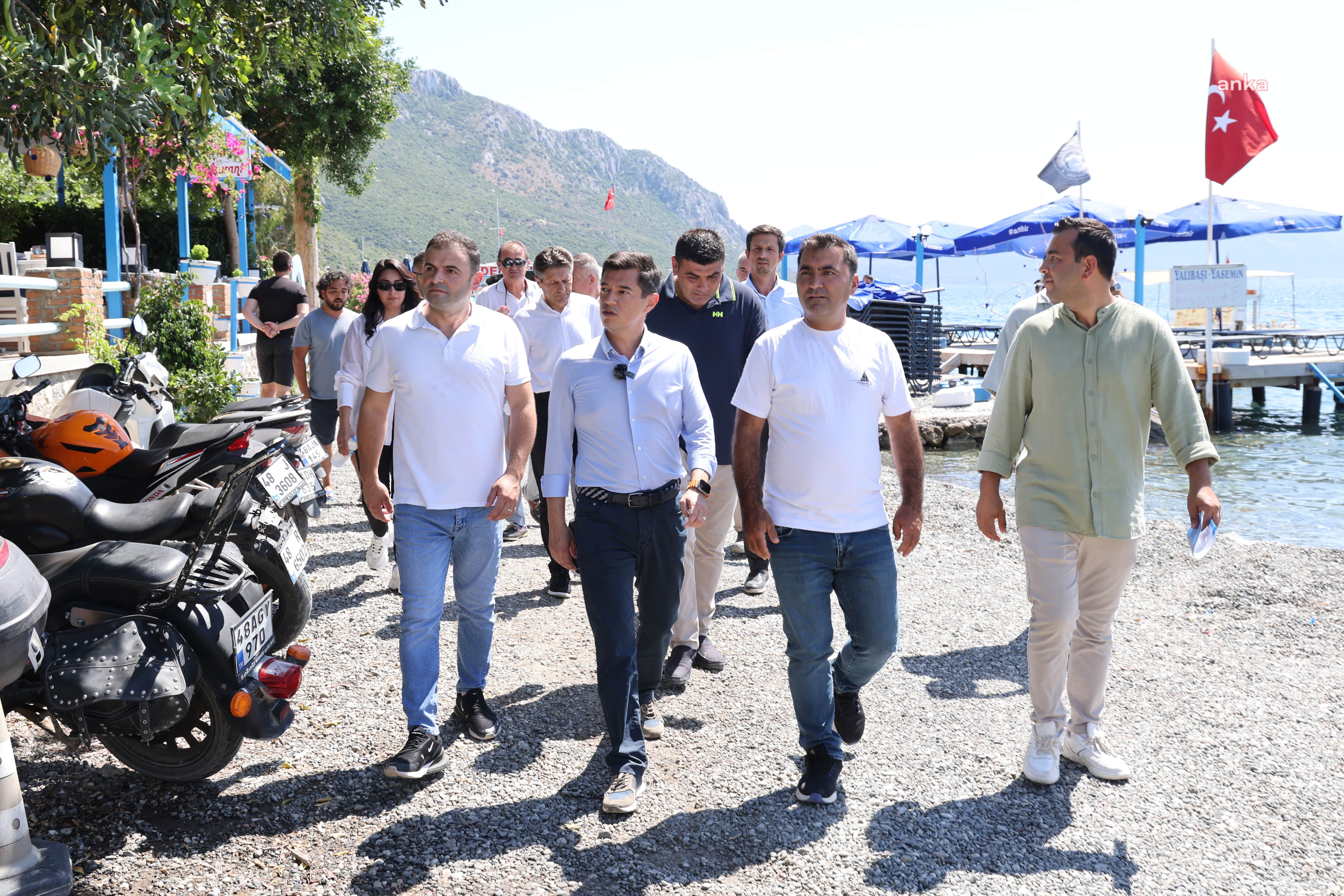 Marmaris Belediye Başkanı Ünlü, halkı dinlemeye devam ediyor