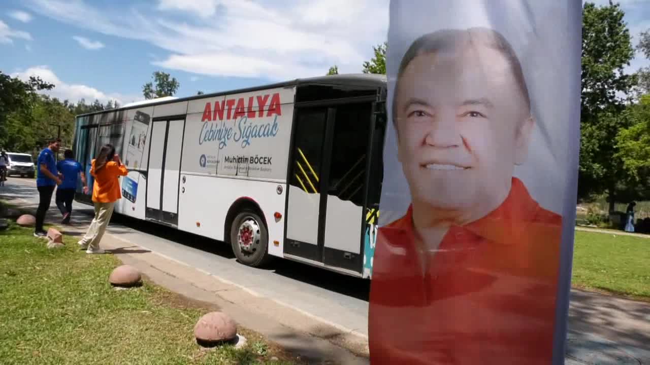 Antalya Büyükşehir'den parkinson hastalarına moral pikniği