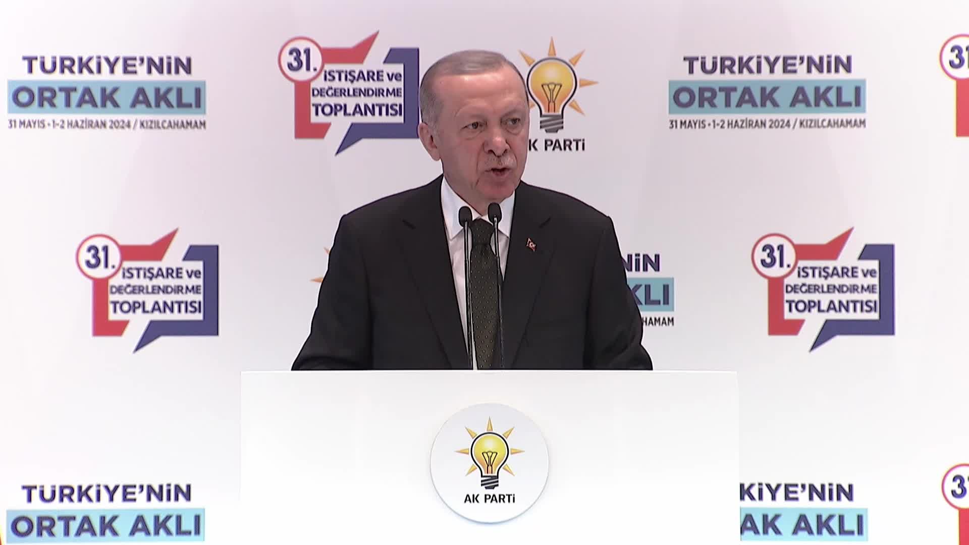 Erdoğan, CHP Genel Başkanı Özel'e Kurban Bayramı'ndan önce iadeiziyarette bulunacağını söyledi