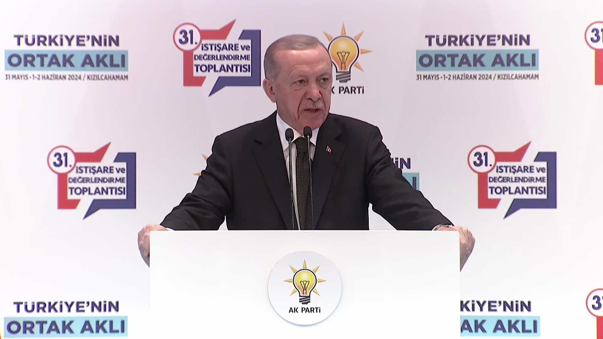 AK Parti'nin Kızılcahamam kampı... Erdoğan: ''Siyasetteki yumuşamanın kelebek ömürlü olmamasını temenni ediyorum''