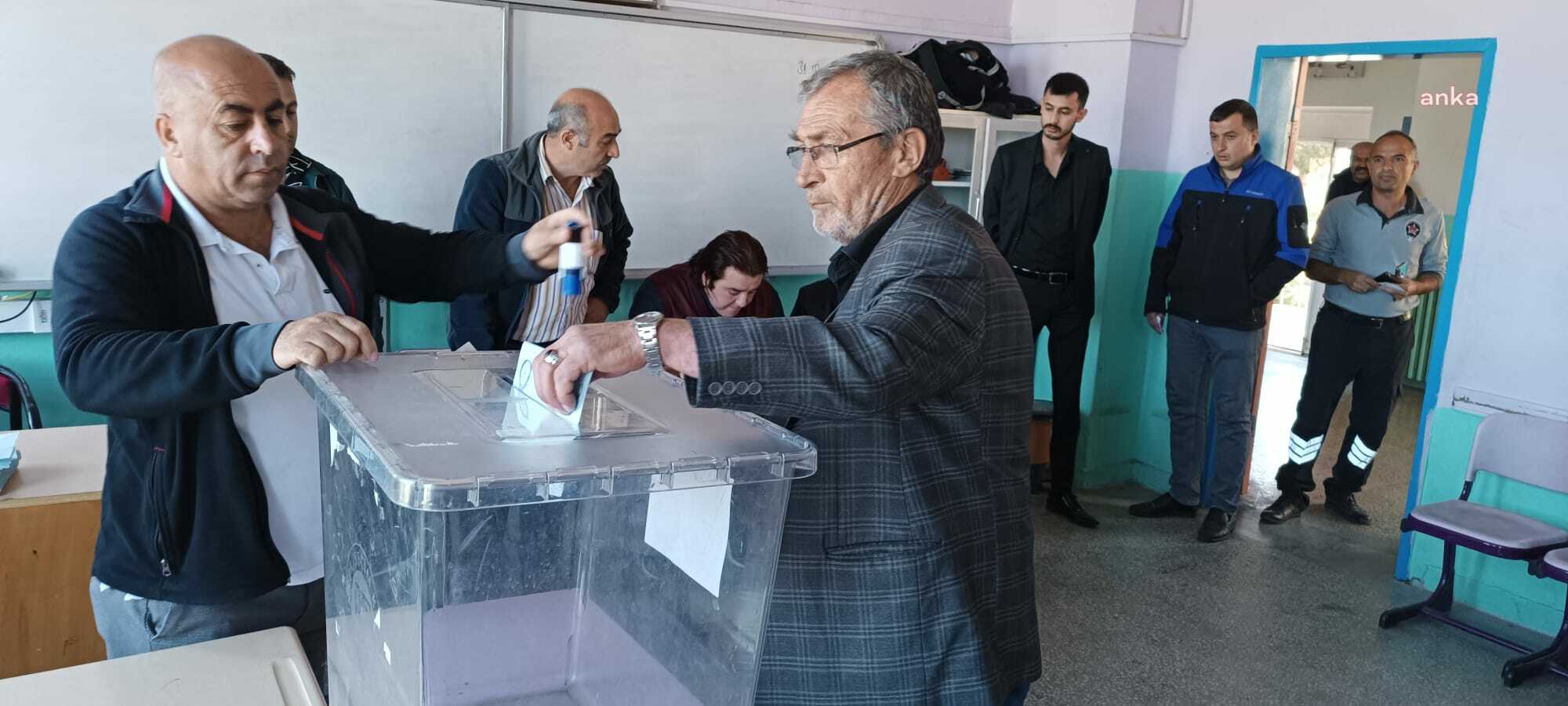 3 ilçe ve 4 beldede yerel seçim yenileniyor... Oy verme işlemleri başladı