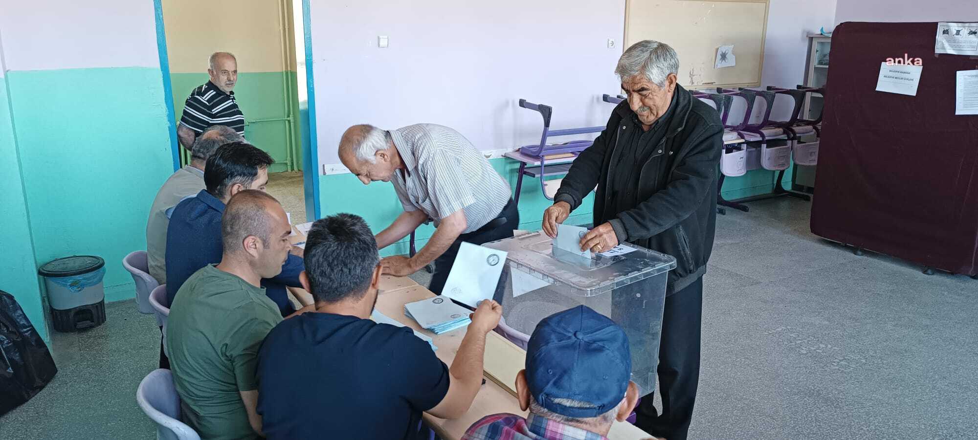 Kayseri’nin Pınarbaşı ilçesinde seçmenler sandık başında