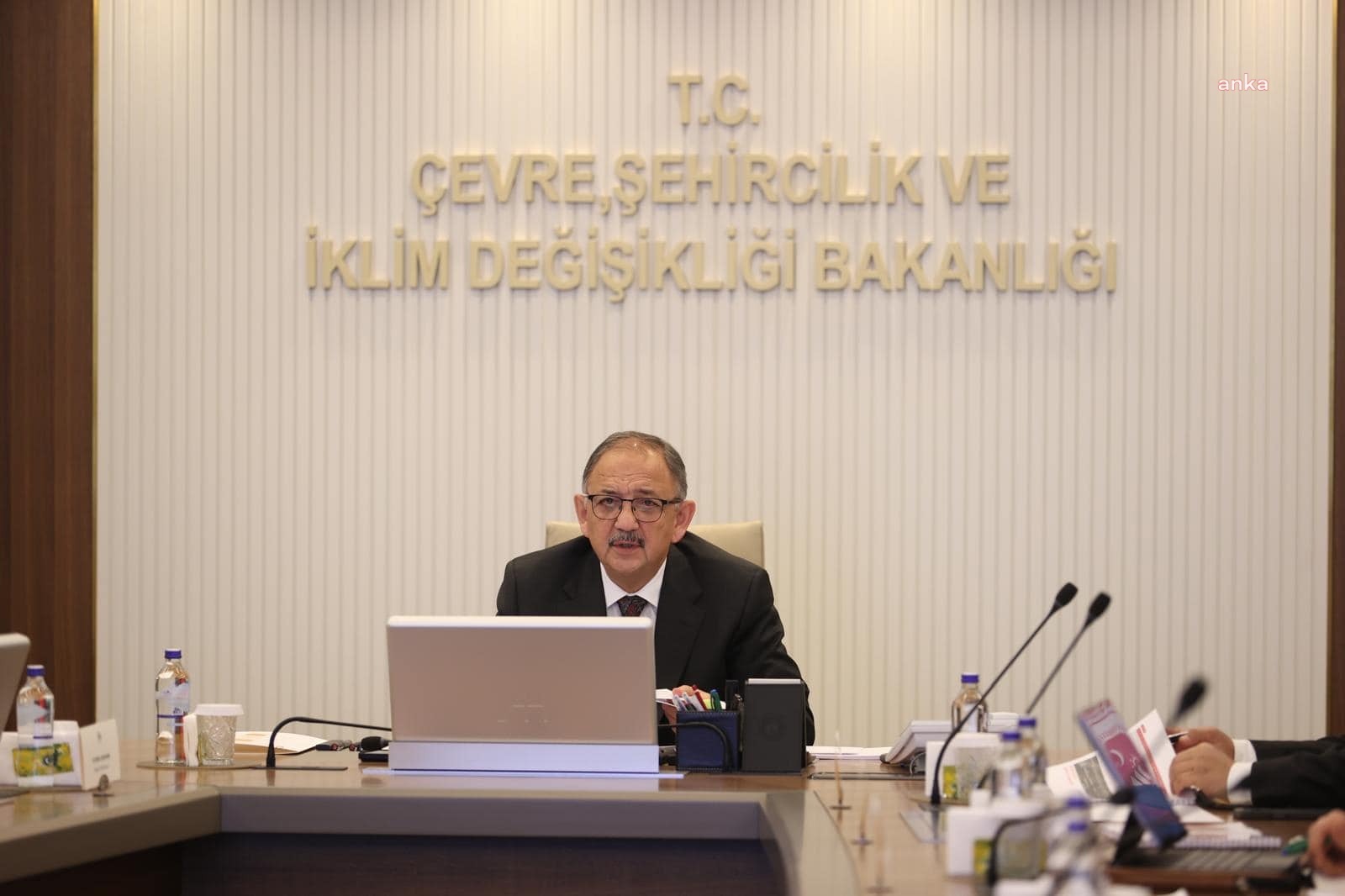Bakan Mehmet Özhaseki: "Küçükçekmece'de çöken binaya kaçak kat eklenmiştir"
