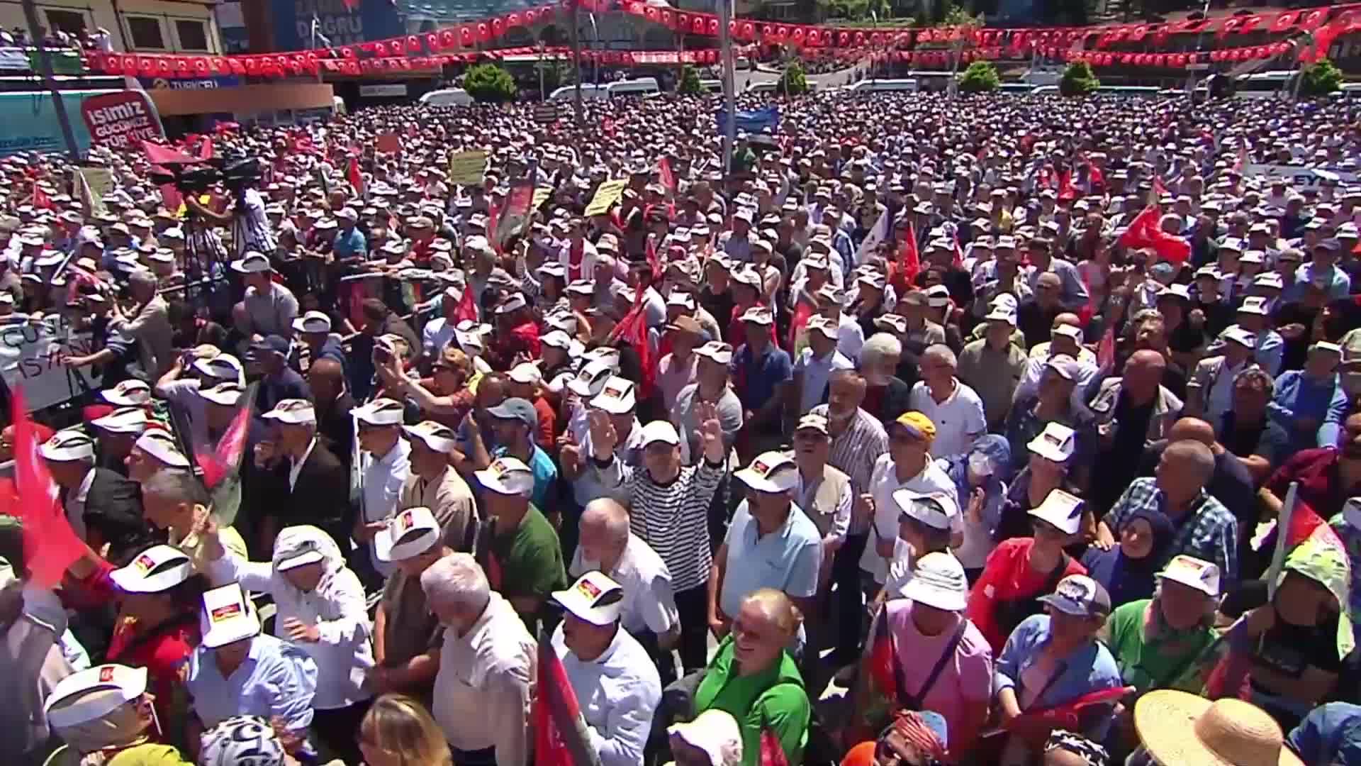 CHP'den Rize'de ''Çay Mitingi''... Üreticinin talebi:  "Çay kanunu çıkarılsın"