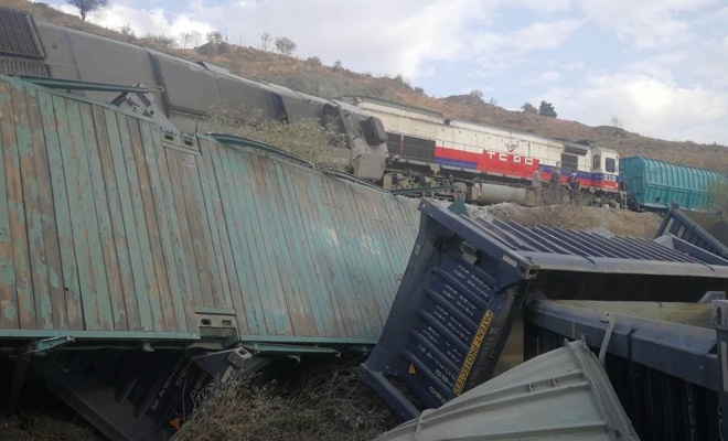ANKARA’DA İKİ YÜK TRENİ ÇARPIŞTI