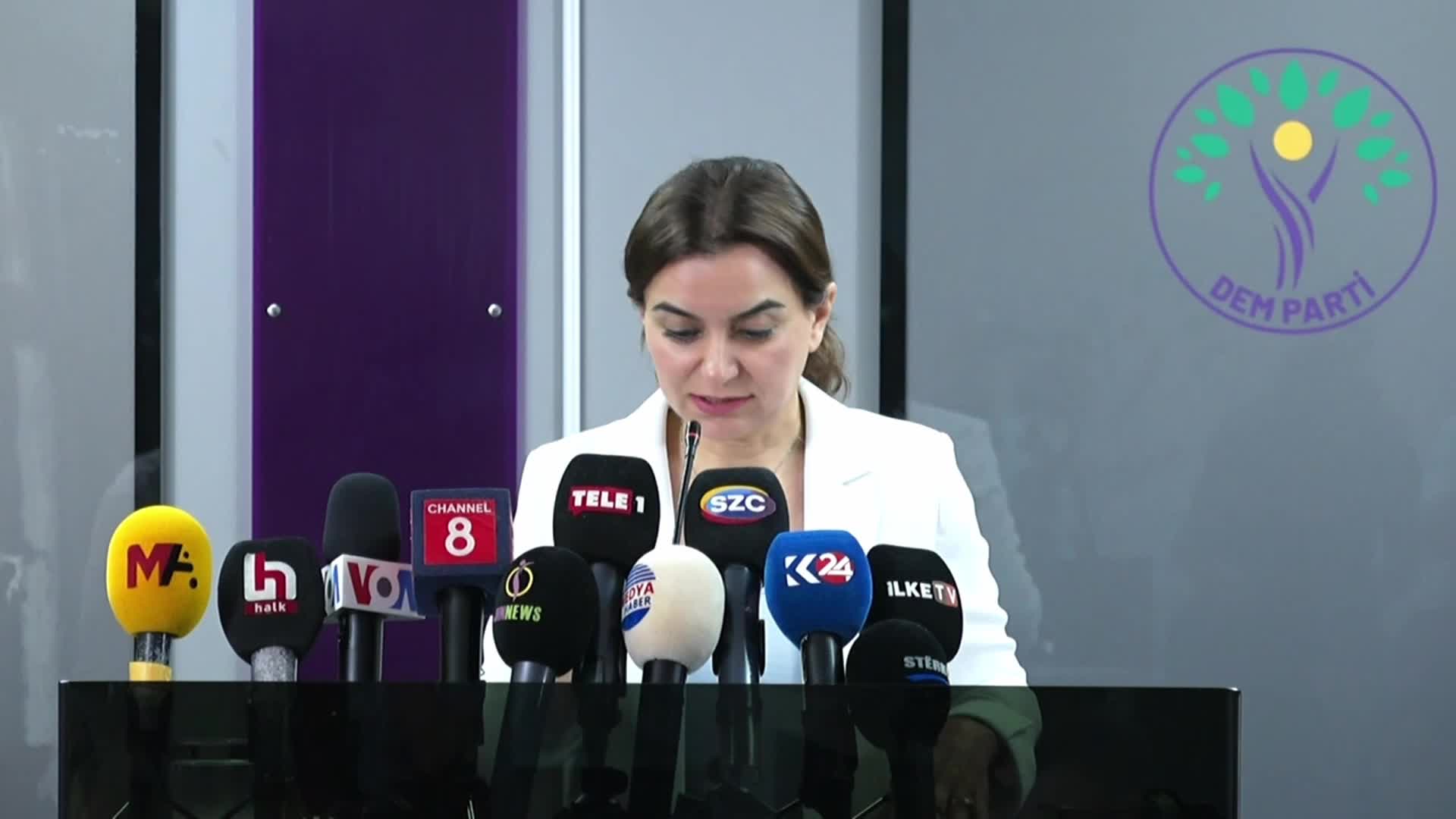 DEM Parti’den kayyum atanmasına tepki: Tüm belediye binalarının önünde nöbet tutulacak, illerde eylemler organize edilecek