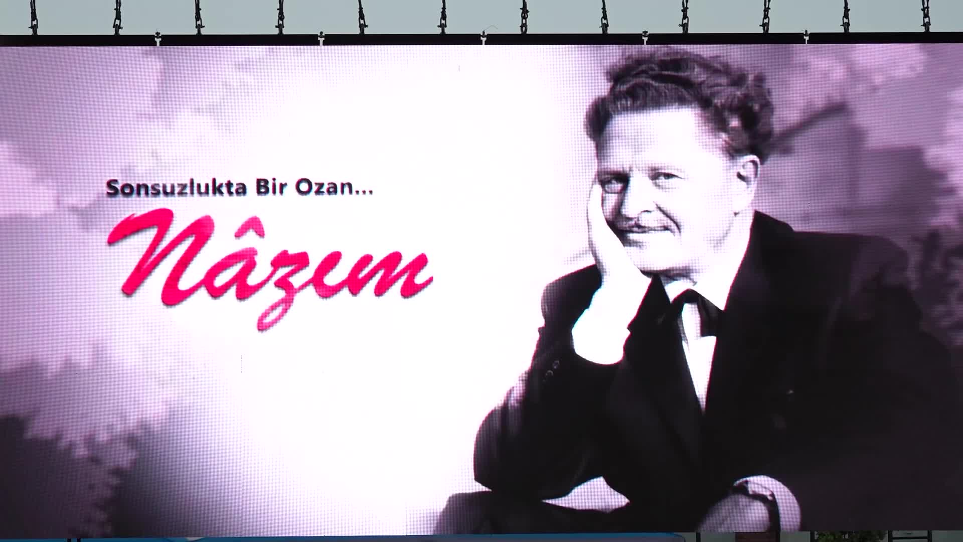 Büyük şair Nazım Hikmet, Balıkesir'de Zuhal Olcay konseriyle anıldı
