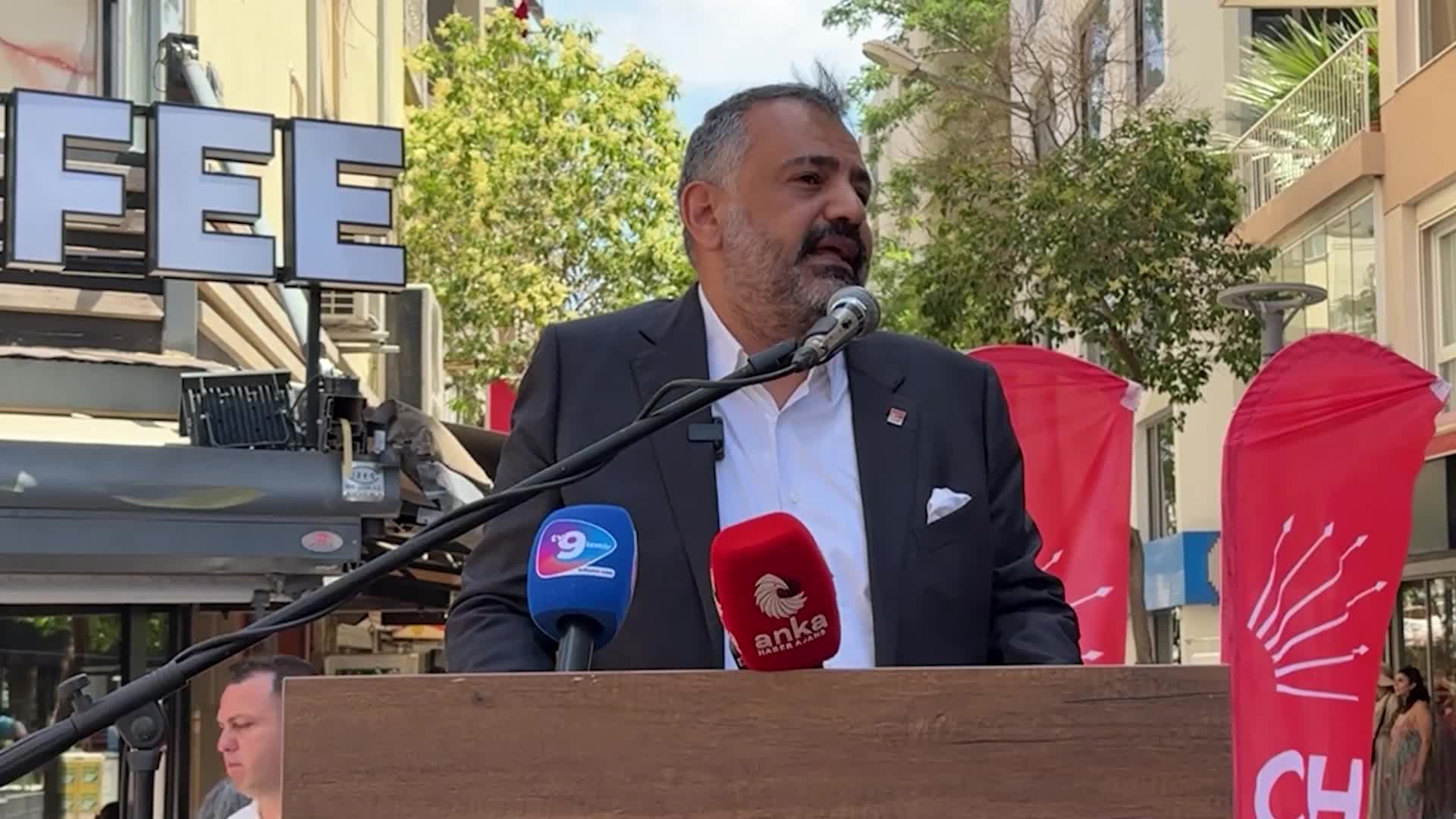 CHP İzmir İl Başkanlığı, usta şair Nazım Hikmet'i andı