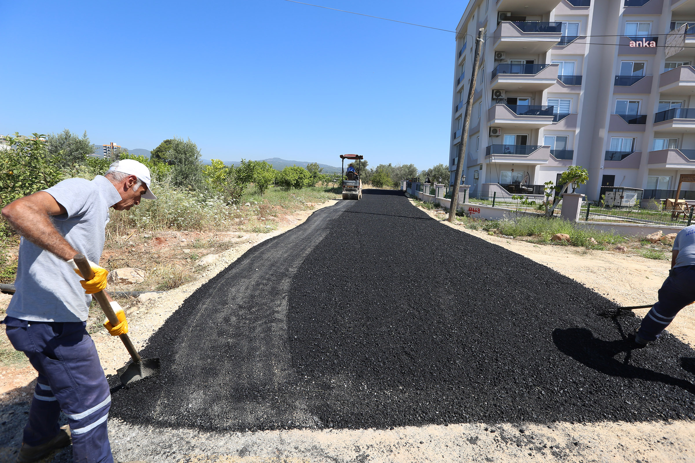 Mezitli Belediyesi, yol çalışmalarını sürdürüyor