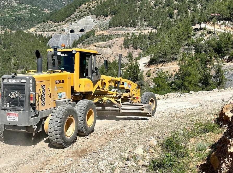 Silifke Belediyesi, yol yapım ve onarım çalışmalarını sürdürüyor