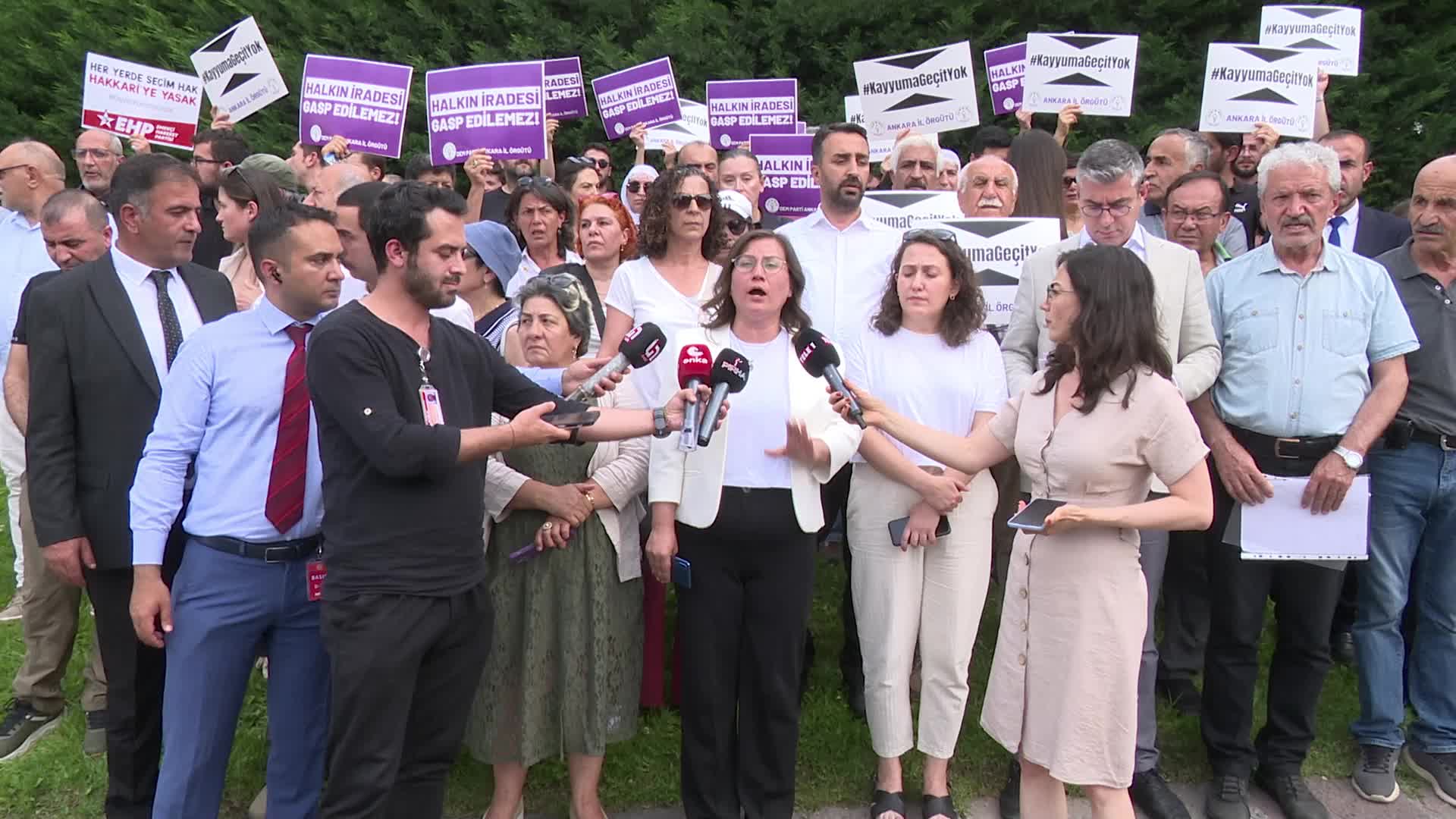 DEM Parti Ankara İl Örgütü’nden Meclis önünde kayyum protestosu: "Bu siyasi bir darbedir"