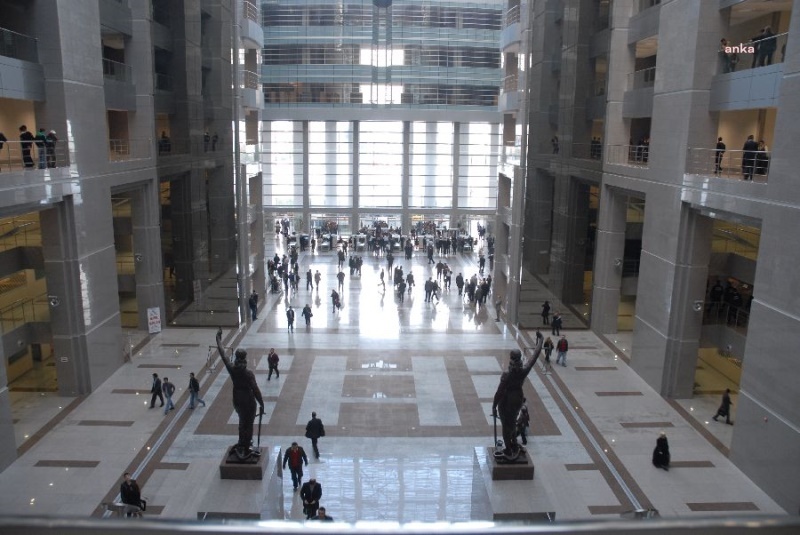 İstanbul Adliyesi'nde altıncı kattan atlayan şüpheli hayatını kaybetti