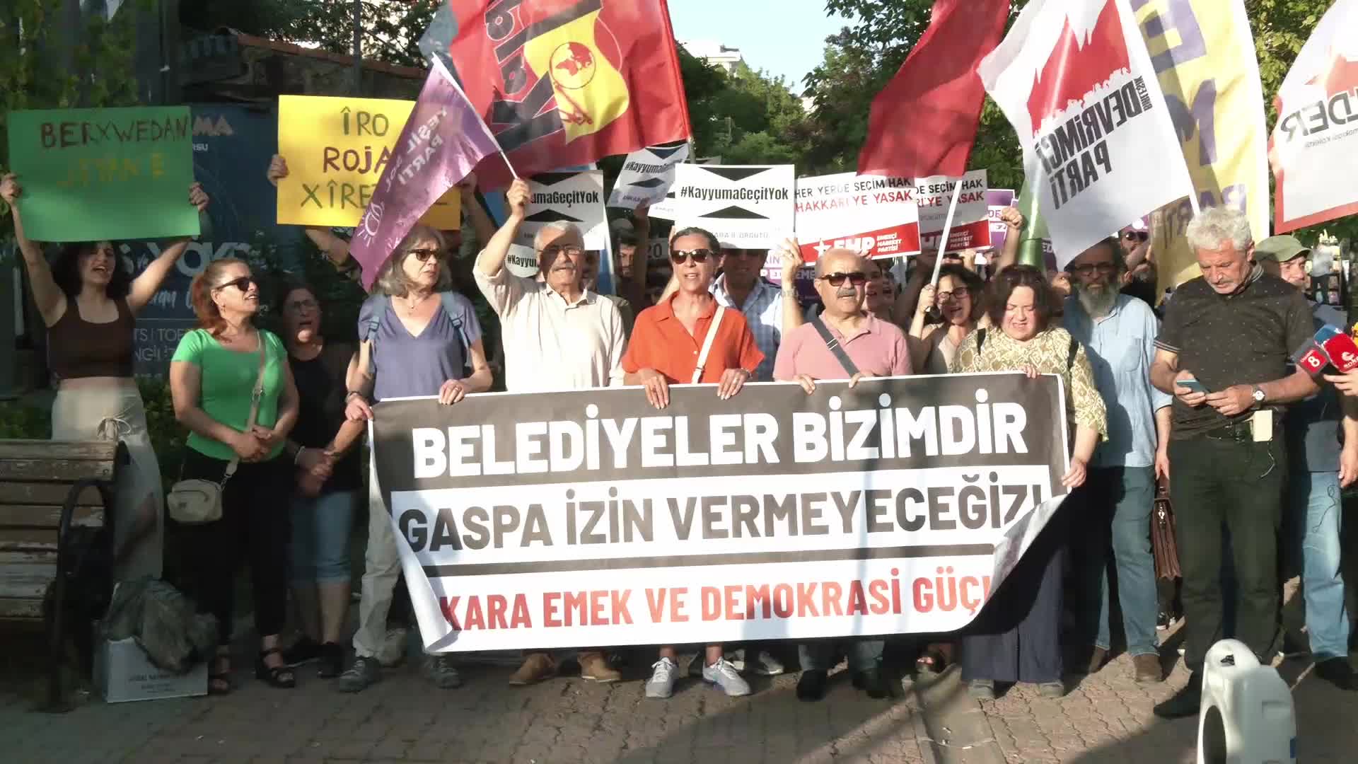 DEM Parti Ankara İl Örgütü,  Hakkari Belediyesi'ne kayyum atanmasını protesto etti