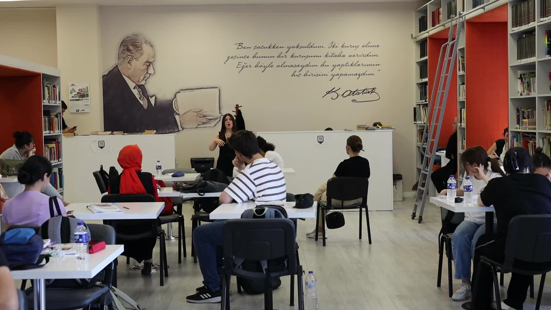 Psikolog Sevde Nur Bozkurt: "Üniversite sınavına girecek öğrenciler fiziksel egzersiz yaparsa stres ve kaygıyı azaltabilir"